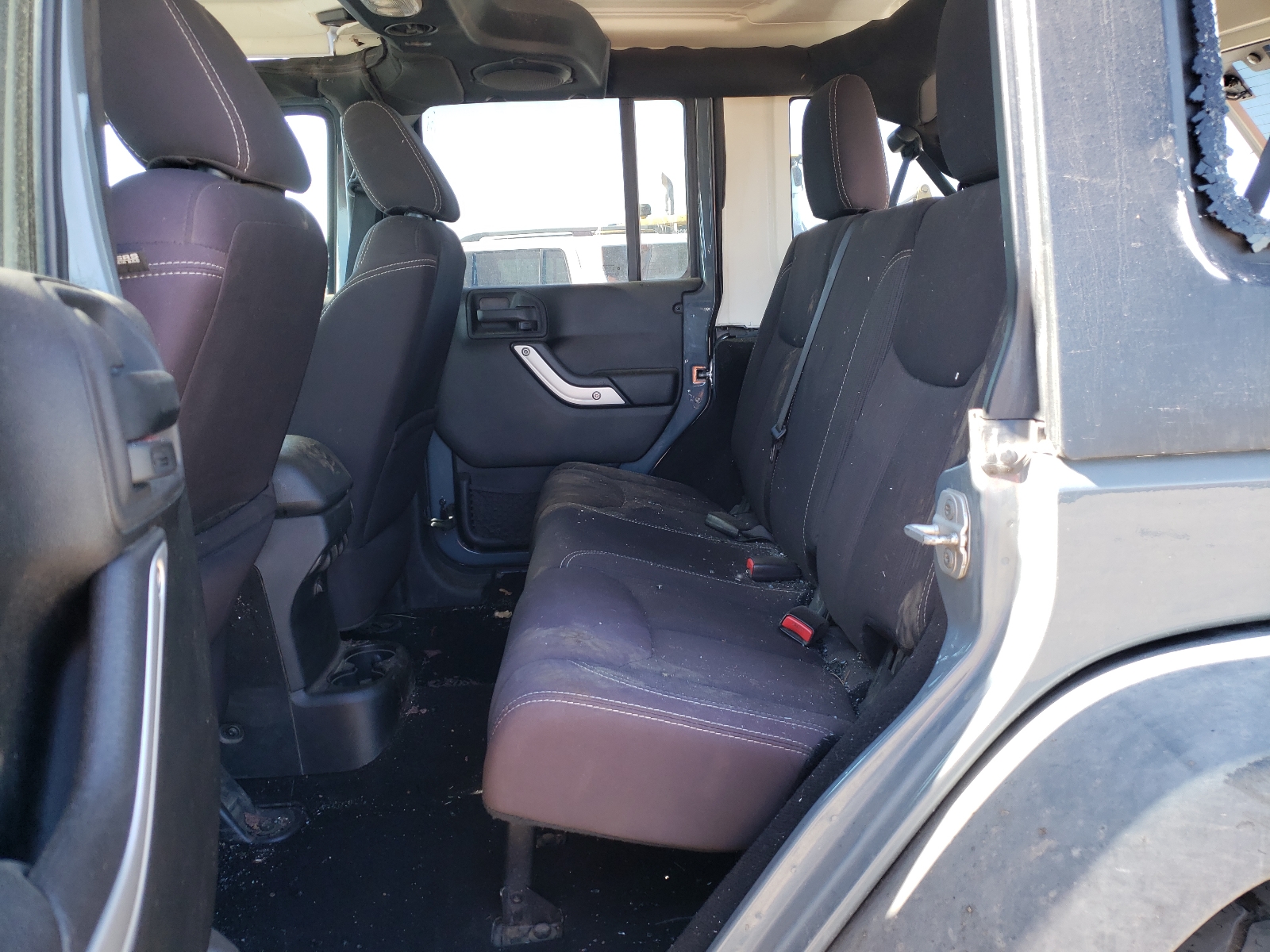 Photo 6 from auction – 2014 JEEP WRANGLER U with VIN 1C4HJWFG1EL108429