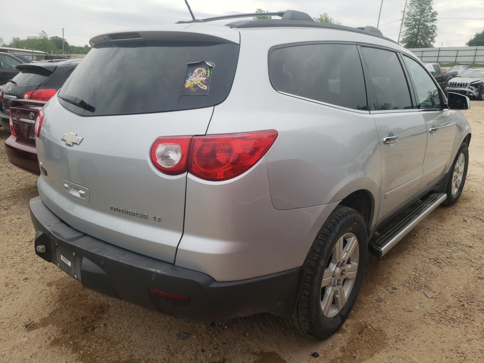 Photo 4 from auction – 2010 CHEVROLET TRAVERSE L with VIN 1GNLRFED8AJ226694