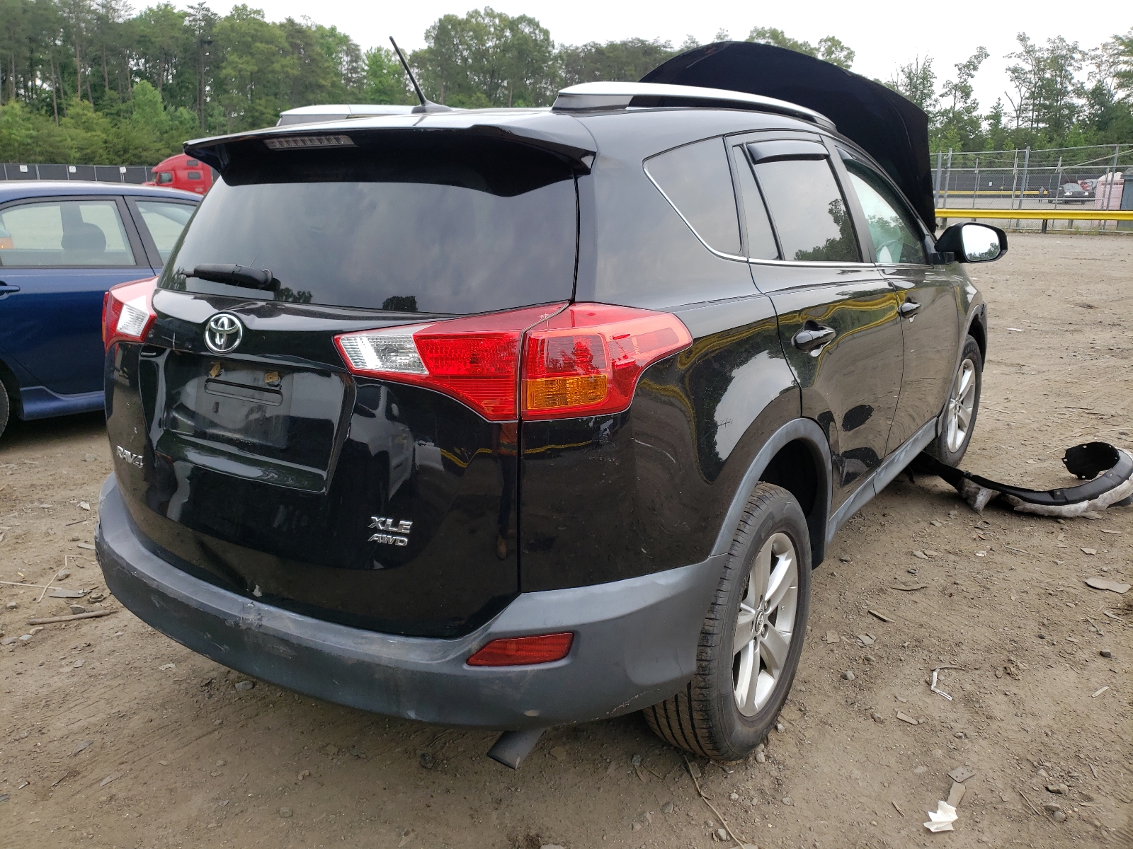 Photo 4 from auction – 2015 TOYOTA RAV4 XLE with VIN 2T3RFREV7FW313243
