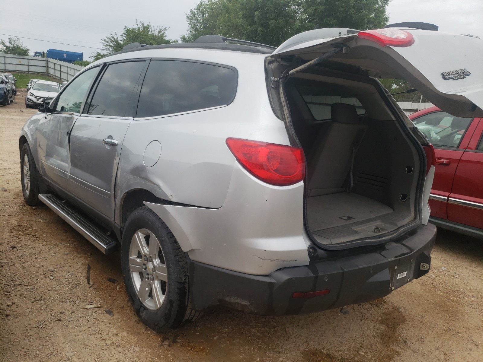 Photo 3 from auction – 2010 CHEVROLET TRAVERSE L with VIN 1GNLRFED8AJ226694