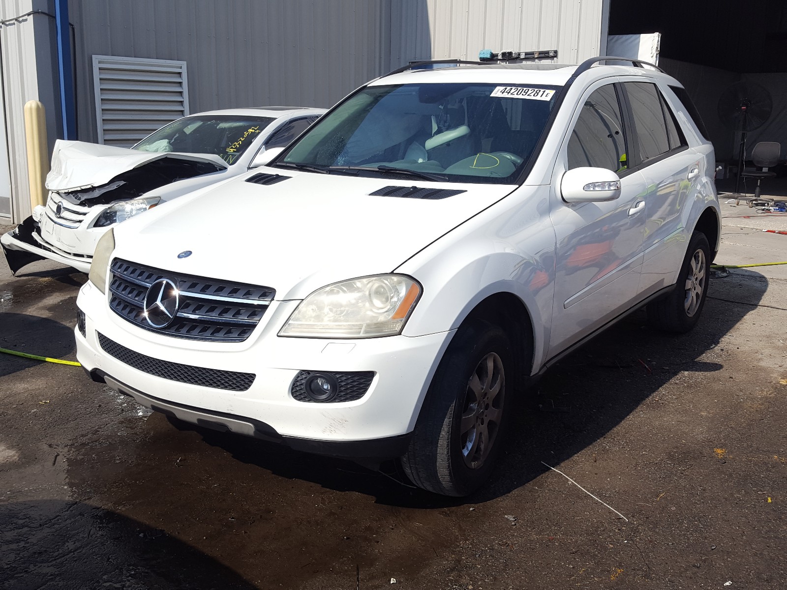 Photo 2 from auction – 2006 MERCEDES-BENZ ML 350 with VIN 4JGBB86E76A026047