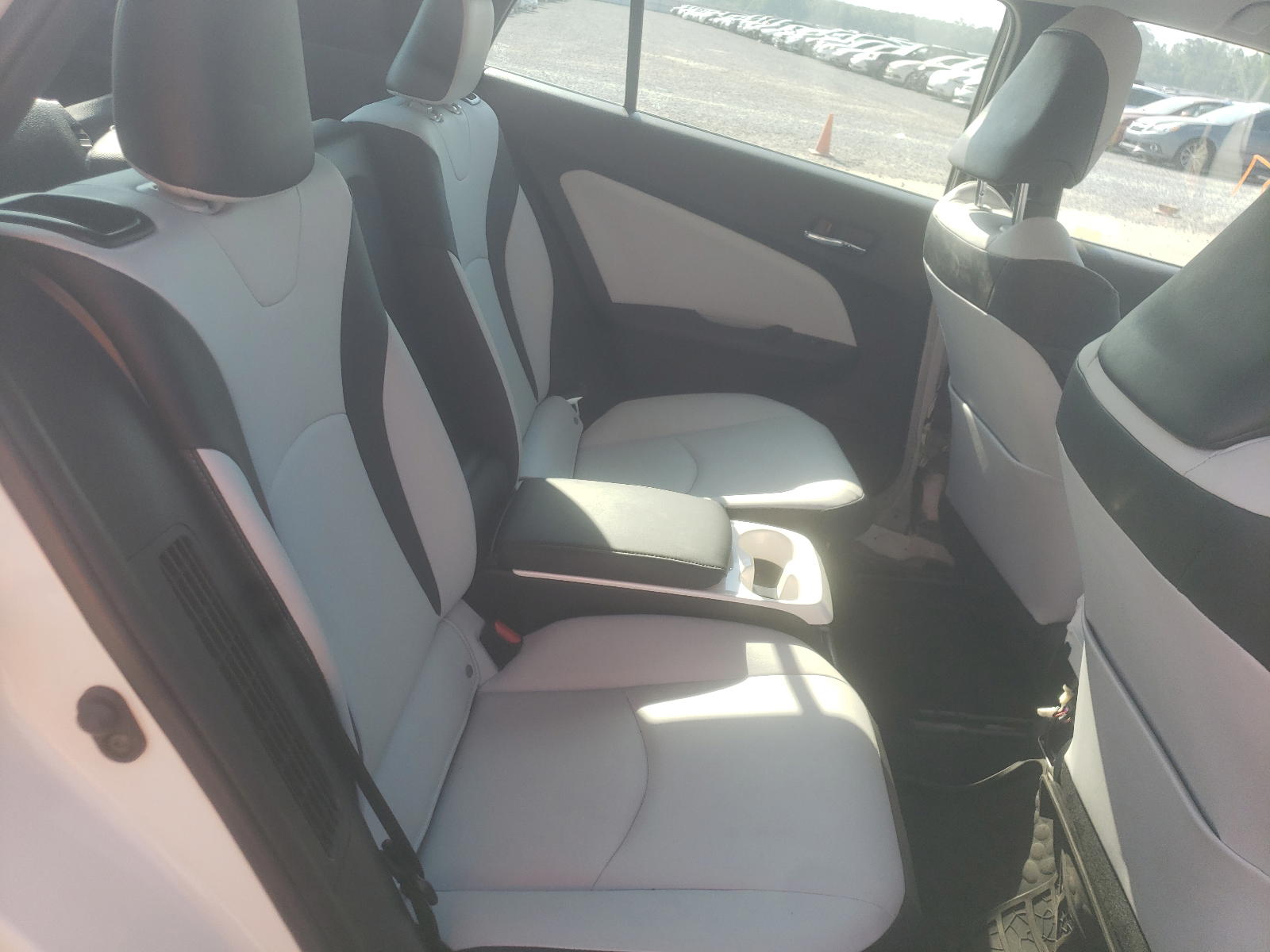 Photo 6 from auction – 2017 TOYOTA PRIUS PRIM with VIN JTDKARFP1H3000355