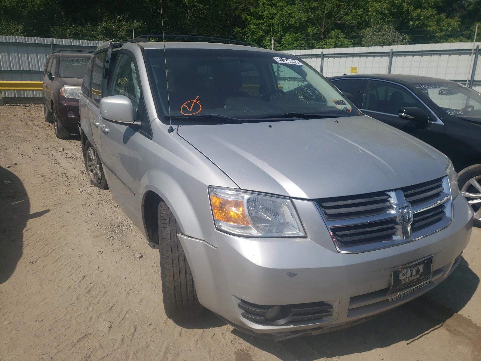 DODGE GRAND CARA 2010 with VIN 2D4RN6DXXAR403433 - Photo from auction