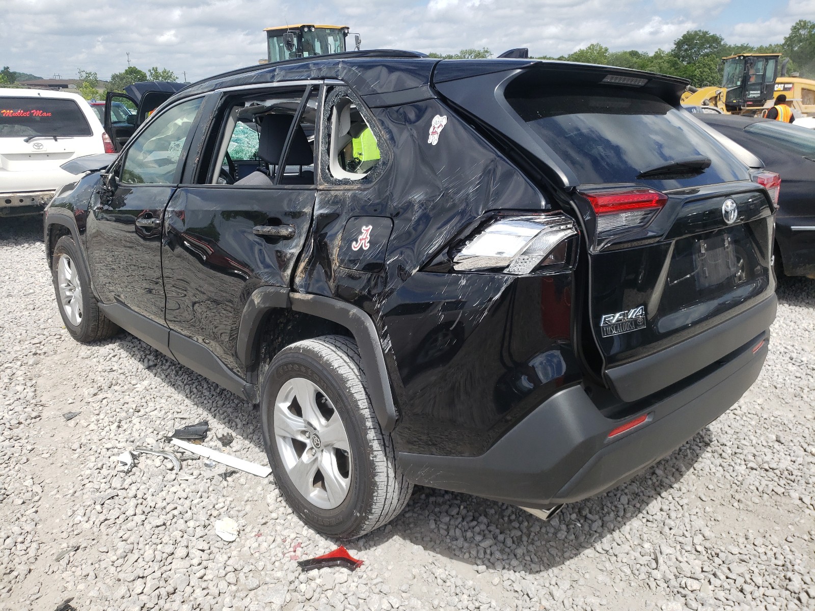 Photo 3 from auction – 2020 TOYOTA RAV4 XLE with VIN JTMW1RFV9LD518801