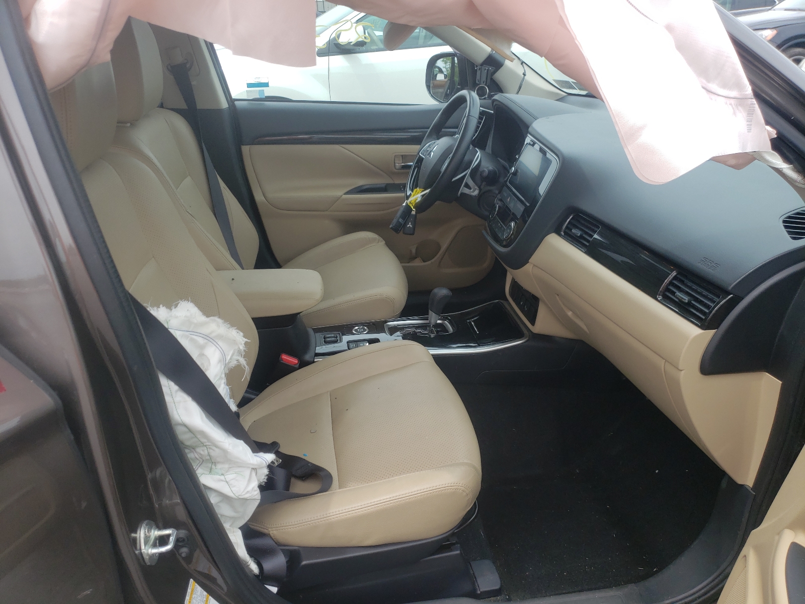 Photo 5 from auction – 2017 MITSUBISHI OUTLANDER with VIN JA4JZ4AX8HZ022228