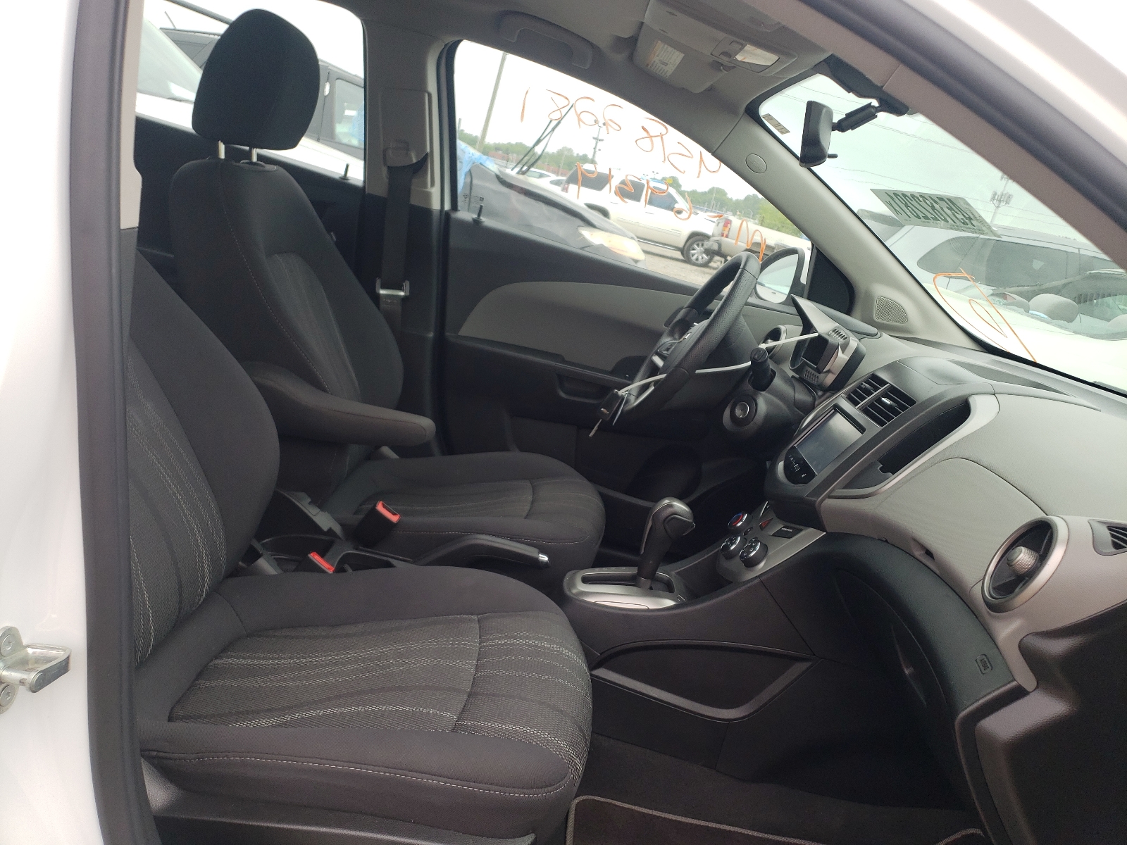 Photo 5 from auction – 2015 CHEVROLET SONIC LT with VIN 1G1JC6SH2F4105814