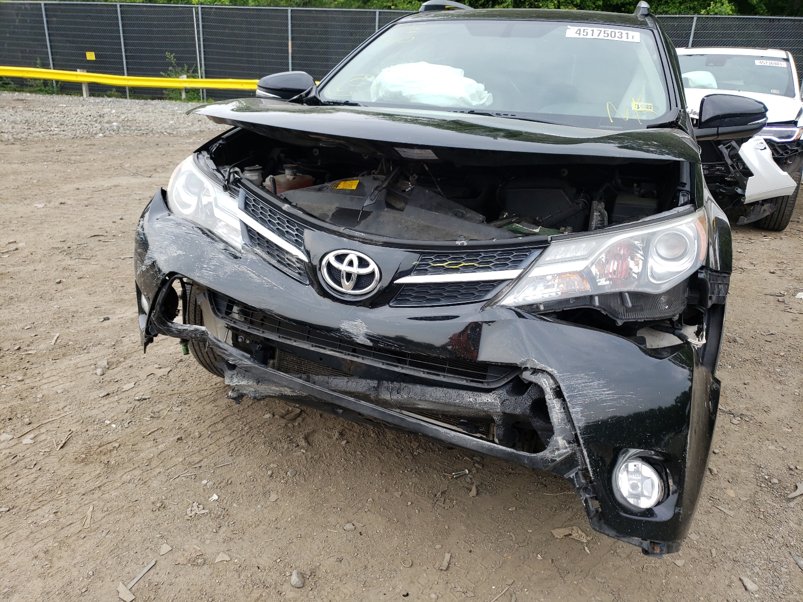 Photo 9 from auction – 2015 TOYOTA RAV4 XLE with VIN 2T3RFREV7FW313243