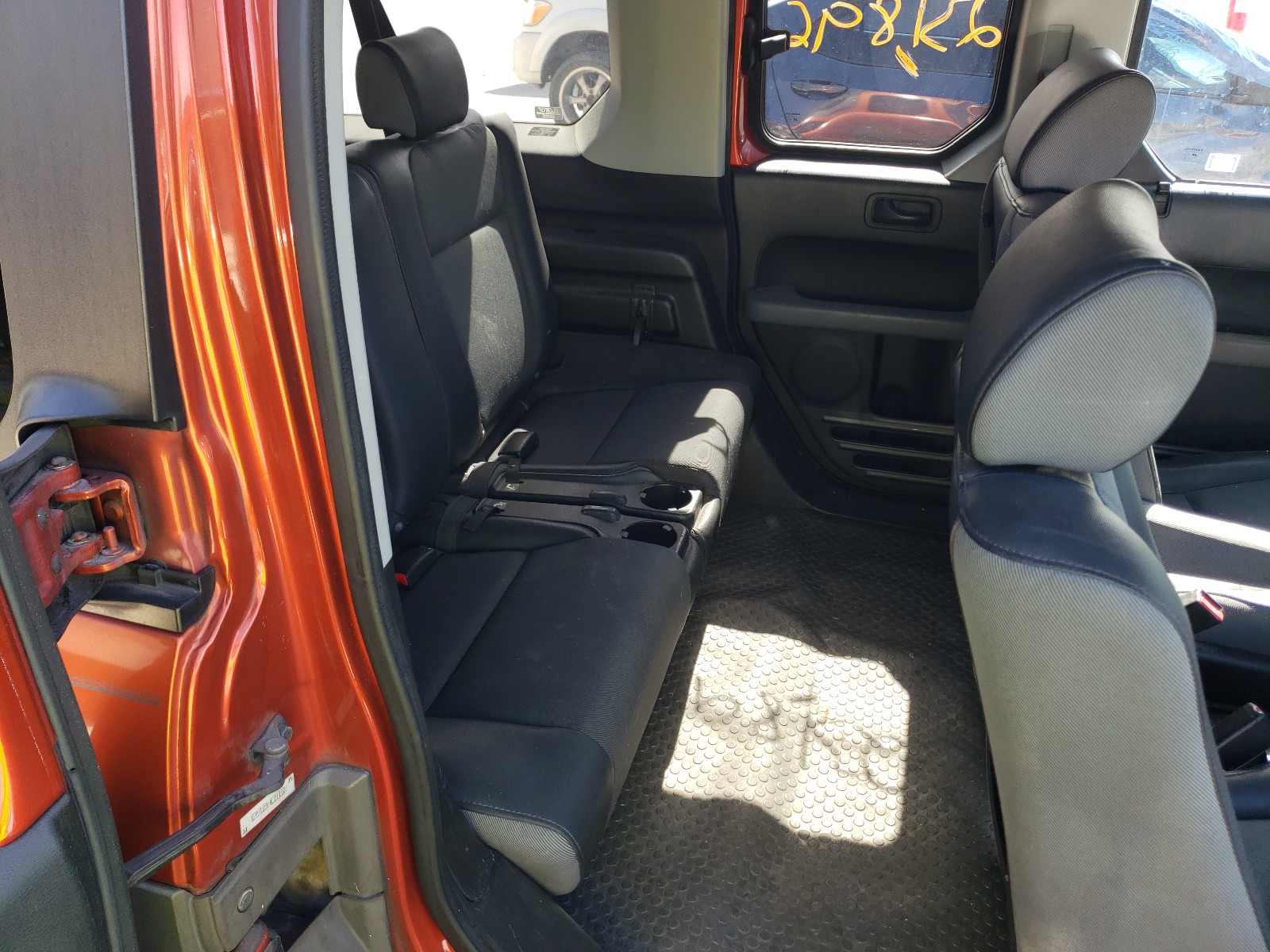 Photo 6 from auction – 2004 HONDA ELEMENT EX with VIN 5J6YH18584L011120