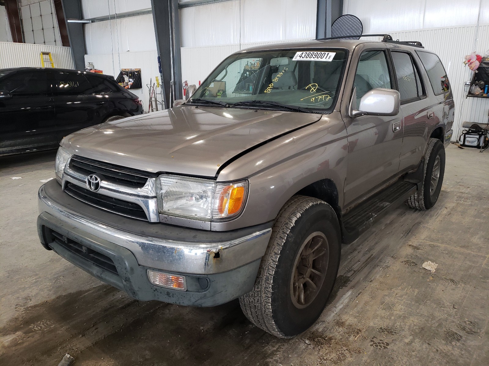 Photo 2 from auction – 2001 TOYOTA 4RUNNER SR with VIN JT3HN86R010339792