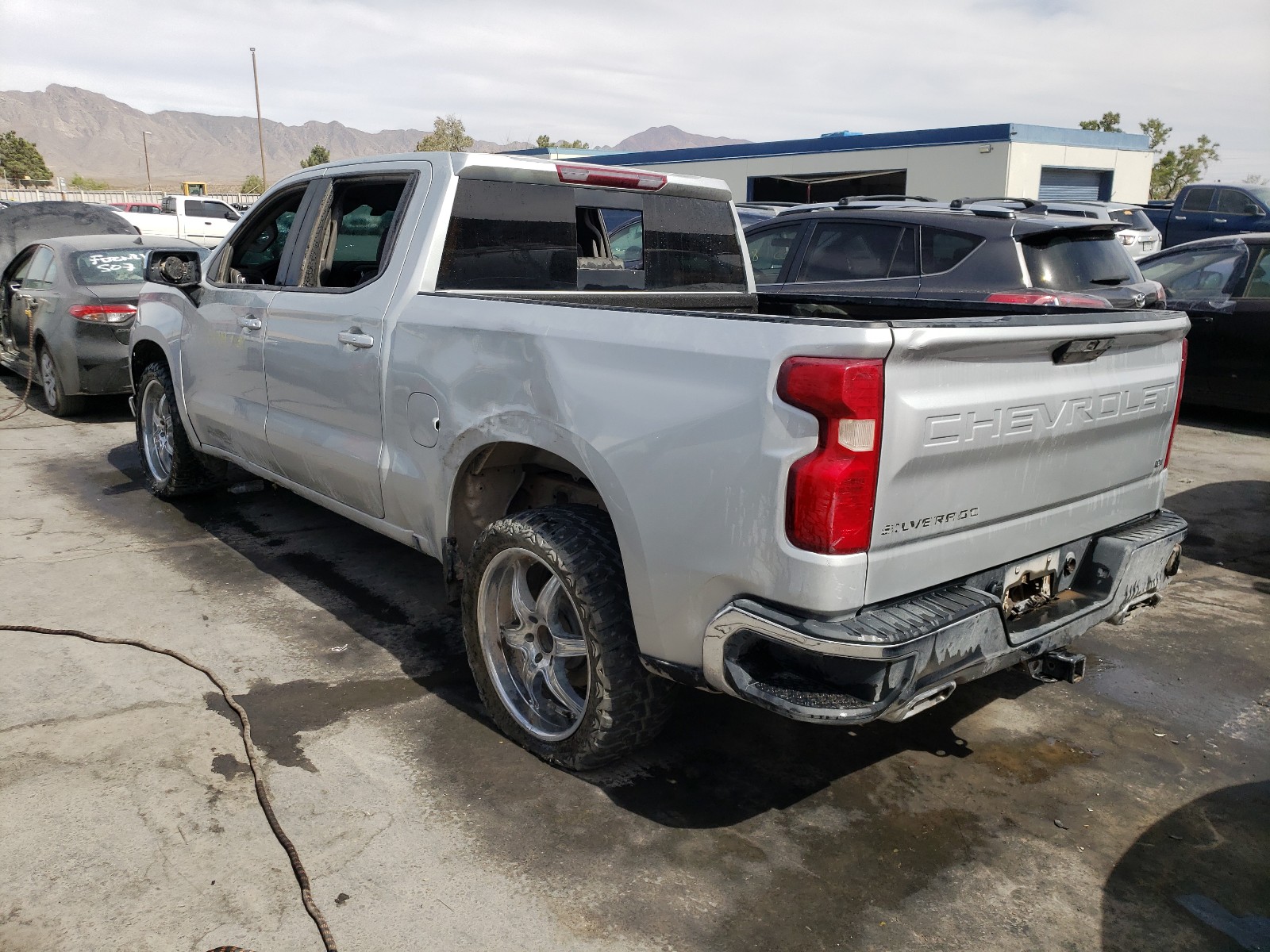 Photo 3 from auction – 2019 CHEVROLET SILVERADO with VIN 1GCUYDED0KZ143459