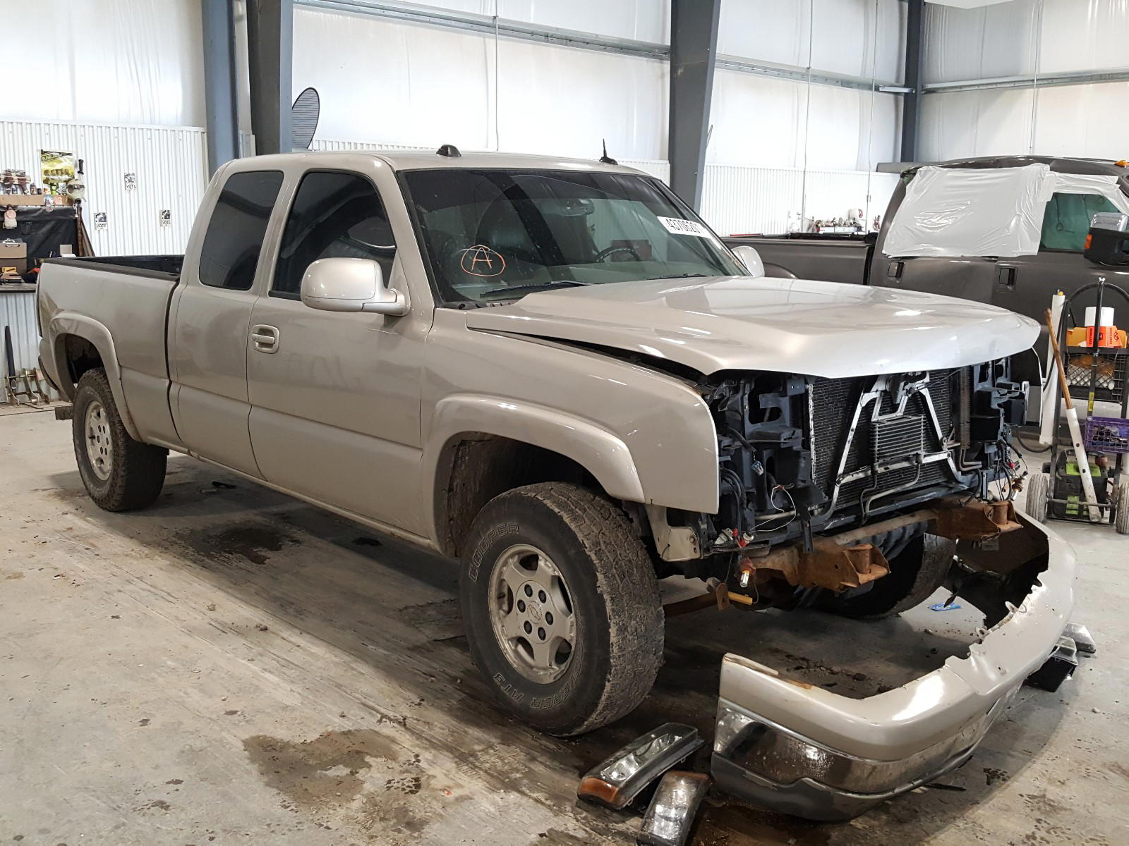 CHEVROLET SILVERADO 2004 with VIN 2GCEK19TX41287537 - Photo from auction
