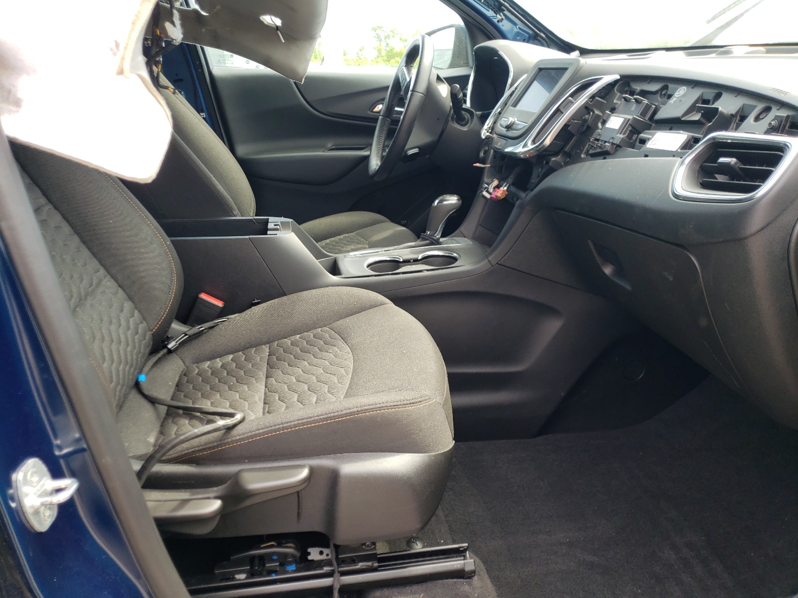 Photo 5 from auction – 2020 CHEVROLET EQUINOX LT with VIN 2GNAXJEV7L6115658