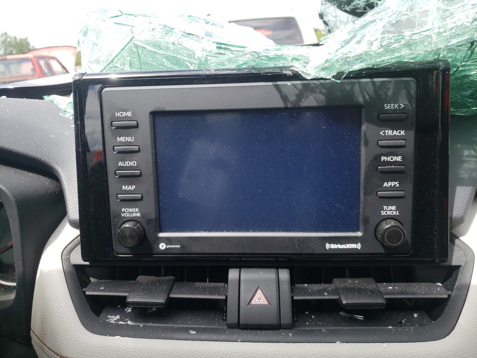 Photo 9 from auction – 2020 TOYOTA RAV4 XLE with VIN JTMW1RFV9LD518801