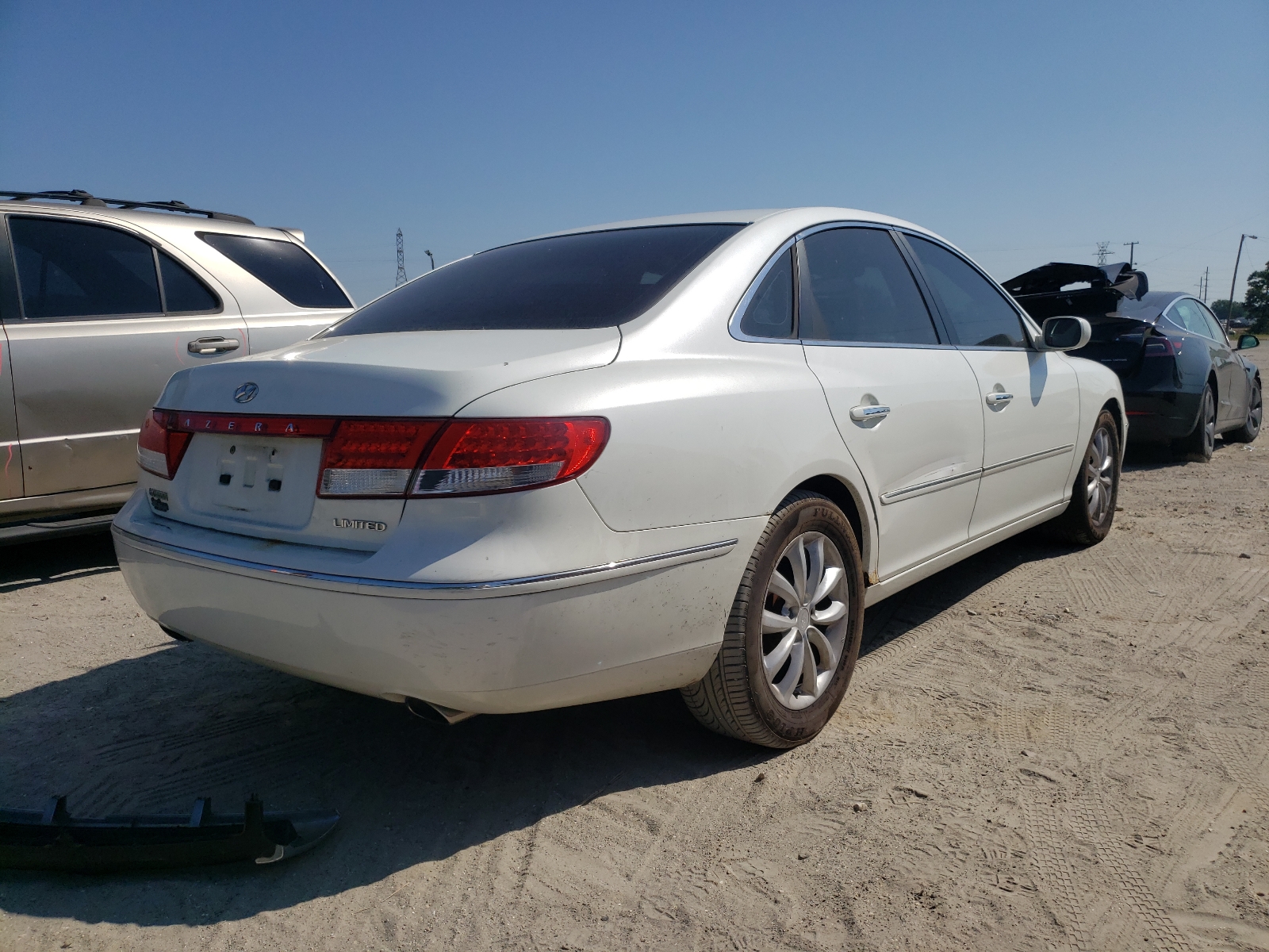 Photo 4 from auction – 2007 HYUNDAI AZERA SE with VIN KMHFC46F37A172494