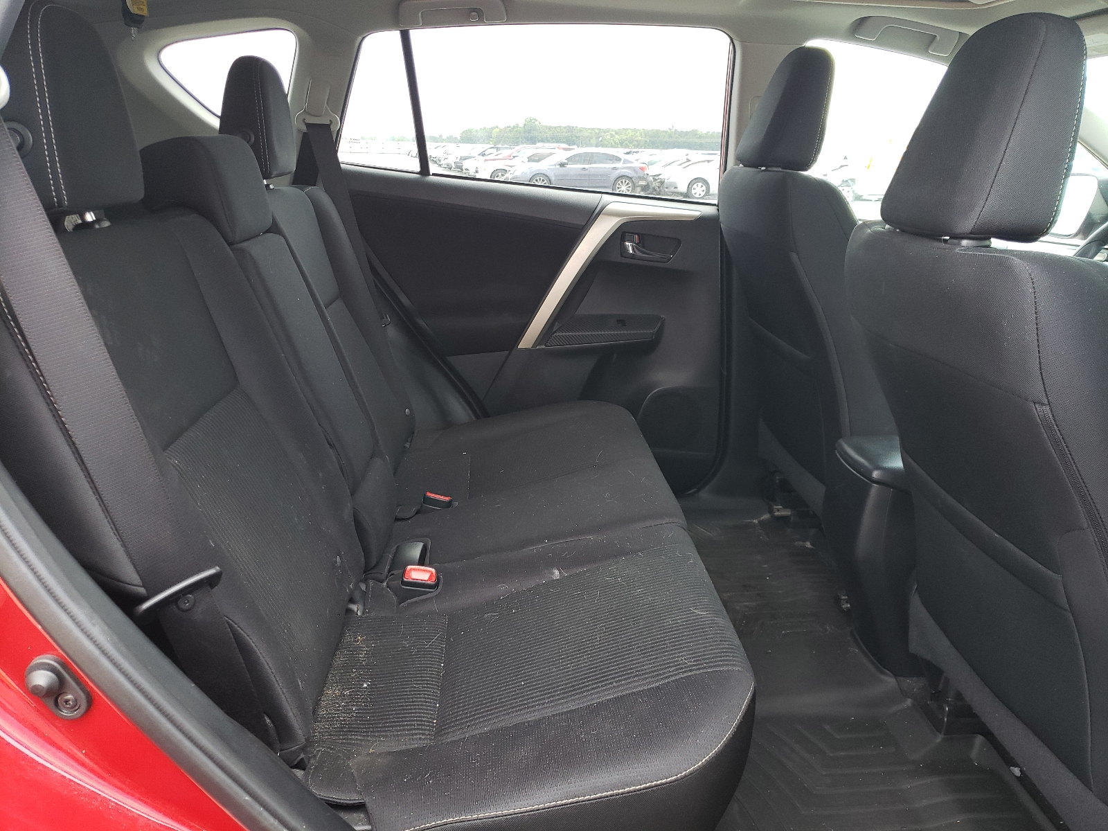 Photo 6 from auction – 2014 TOYOTA RAV4 XLE with VIN 2T3RFREV5EW130289