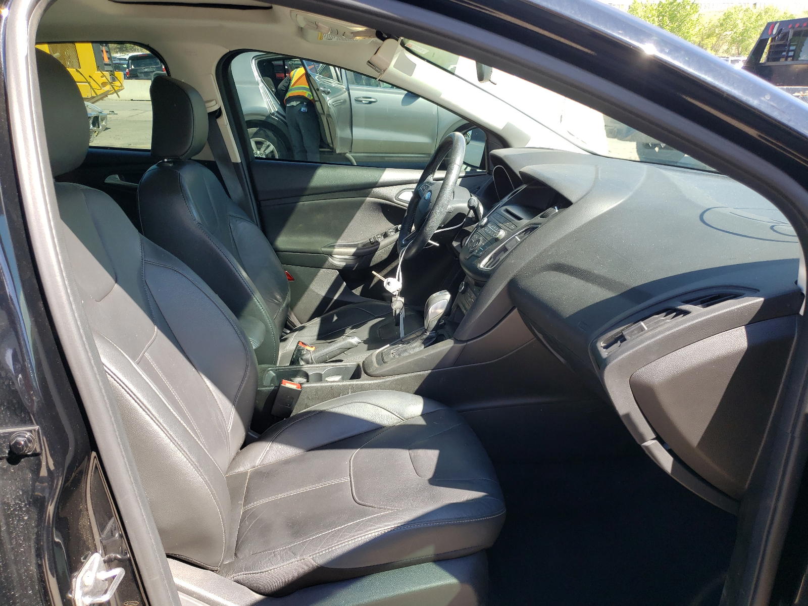 Photo 5 from auction – 2016 FORD FOCUS SE with VIN 1FADP3F26GL354806
