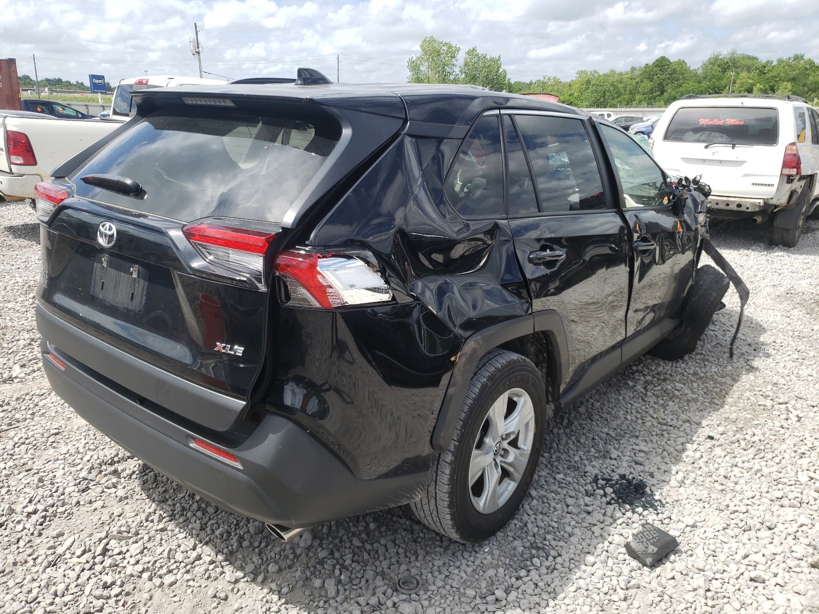 Photo 4 from auction – 2020 TOYOTA RAV4 XLE with VIN JTMW1RFV9LD518801