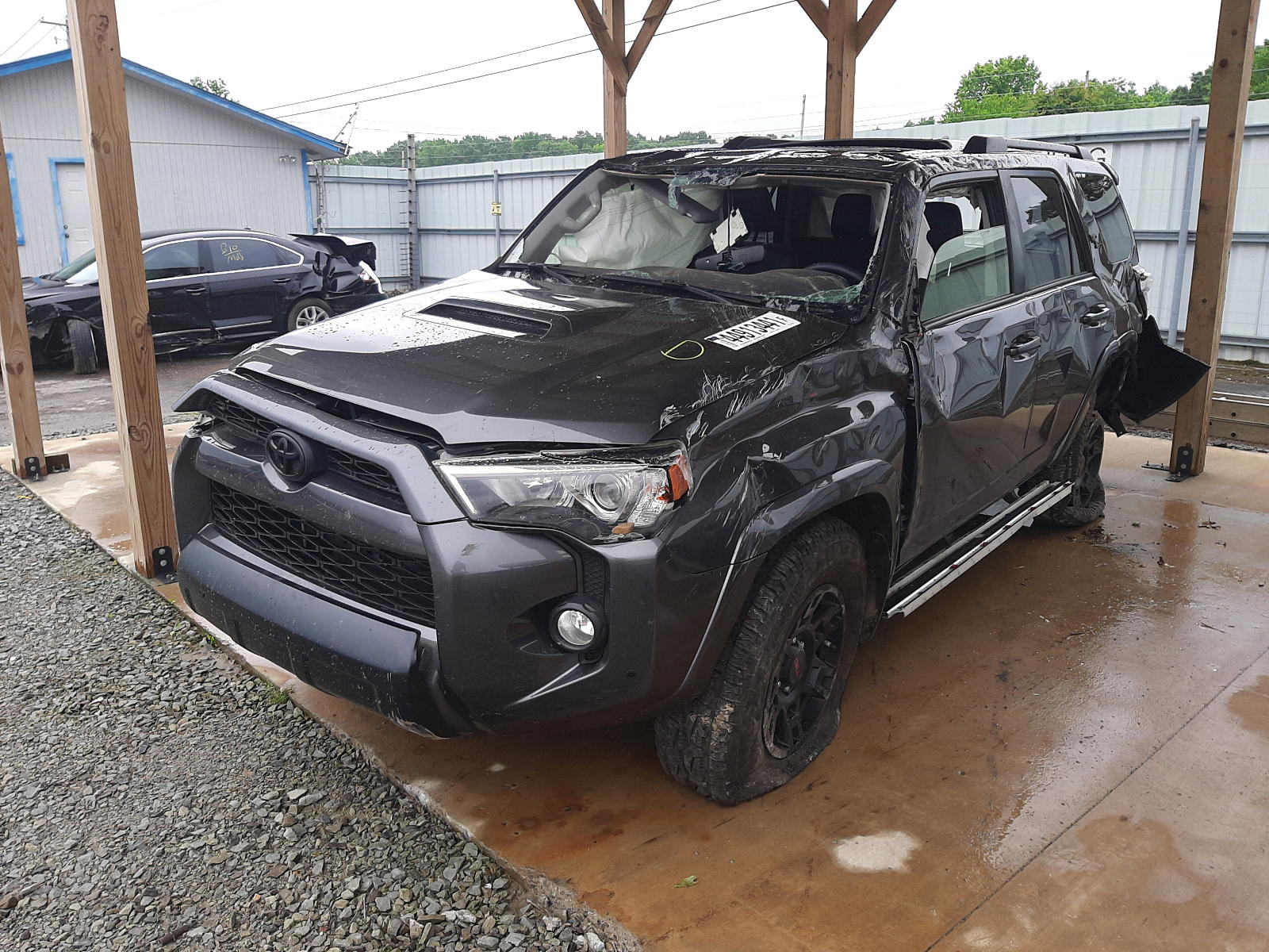 Photo 2 from auction – 2018 TOYOTA 4RUNNER SR with VIN JTEBU5JR6J5587697