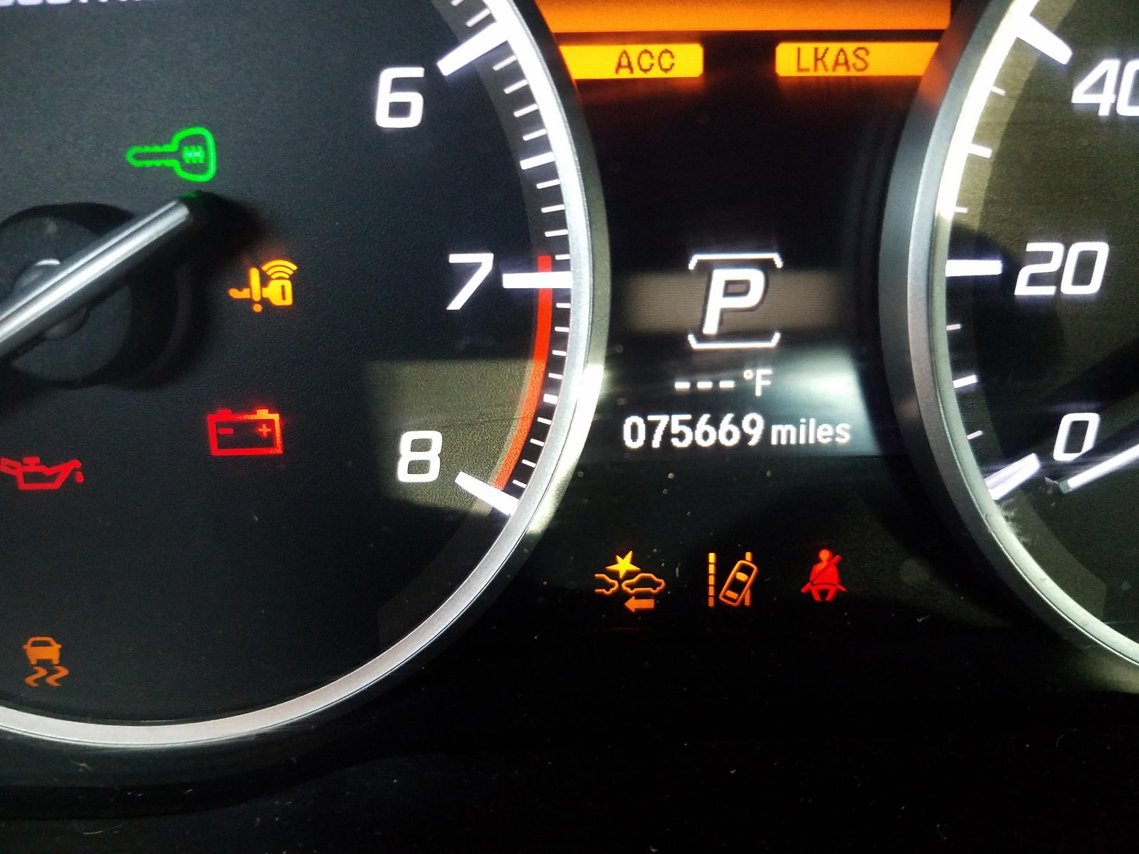 Photo 8 from auction – 2016 ACURA ILX PREMIU with VIN 19UDE2F79GA019476