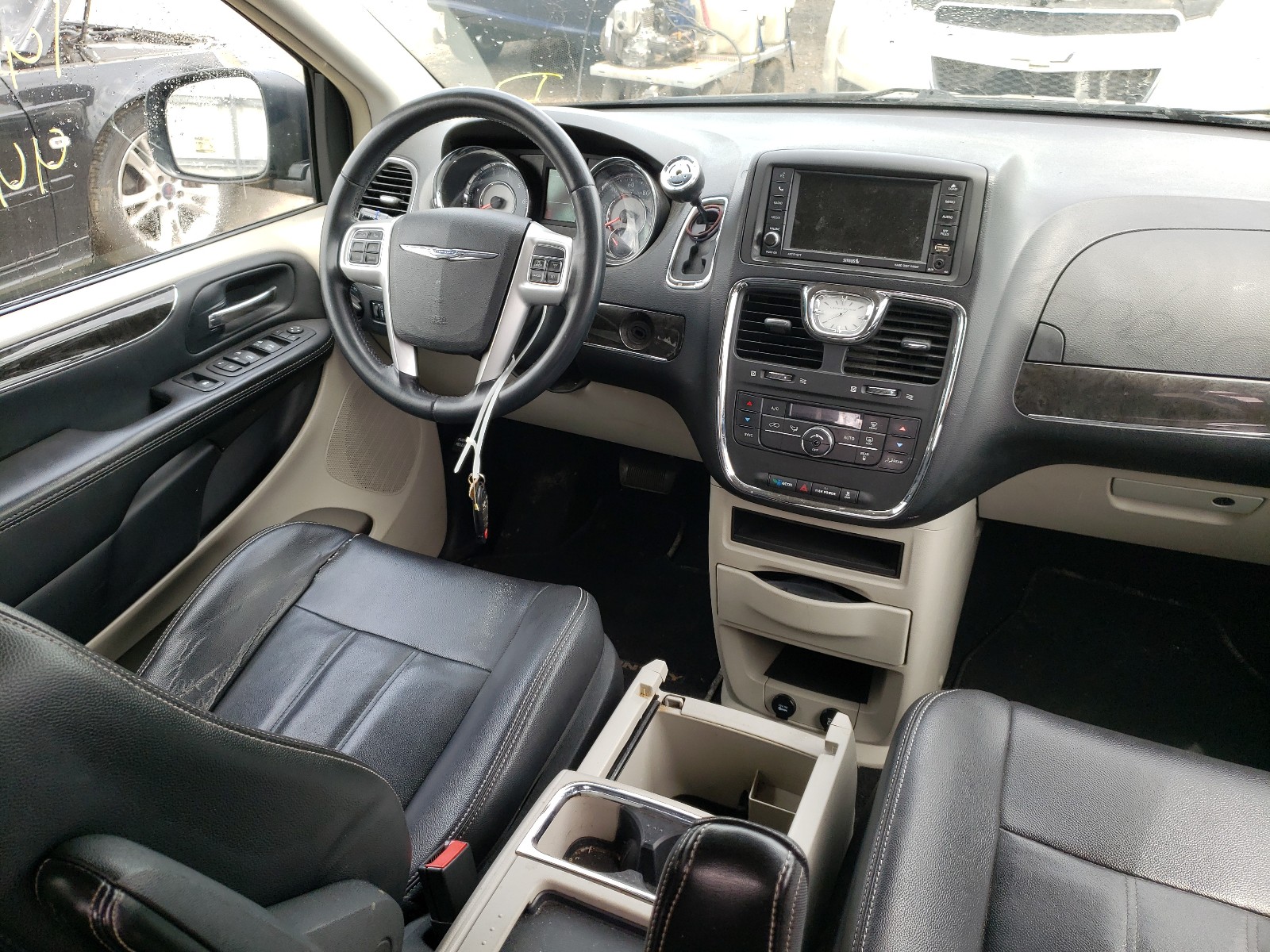 Photo 9 from auction – 2014 CHRYSLER TOWN & COU with VIN 2C4RC1BG9ER434302