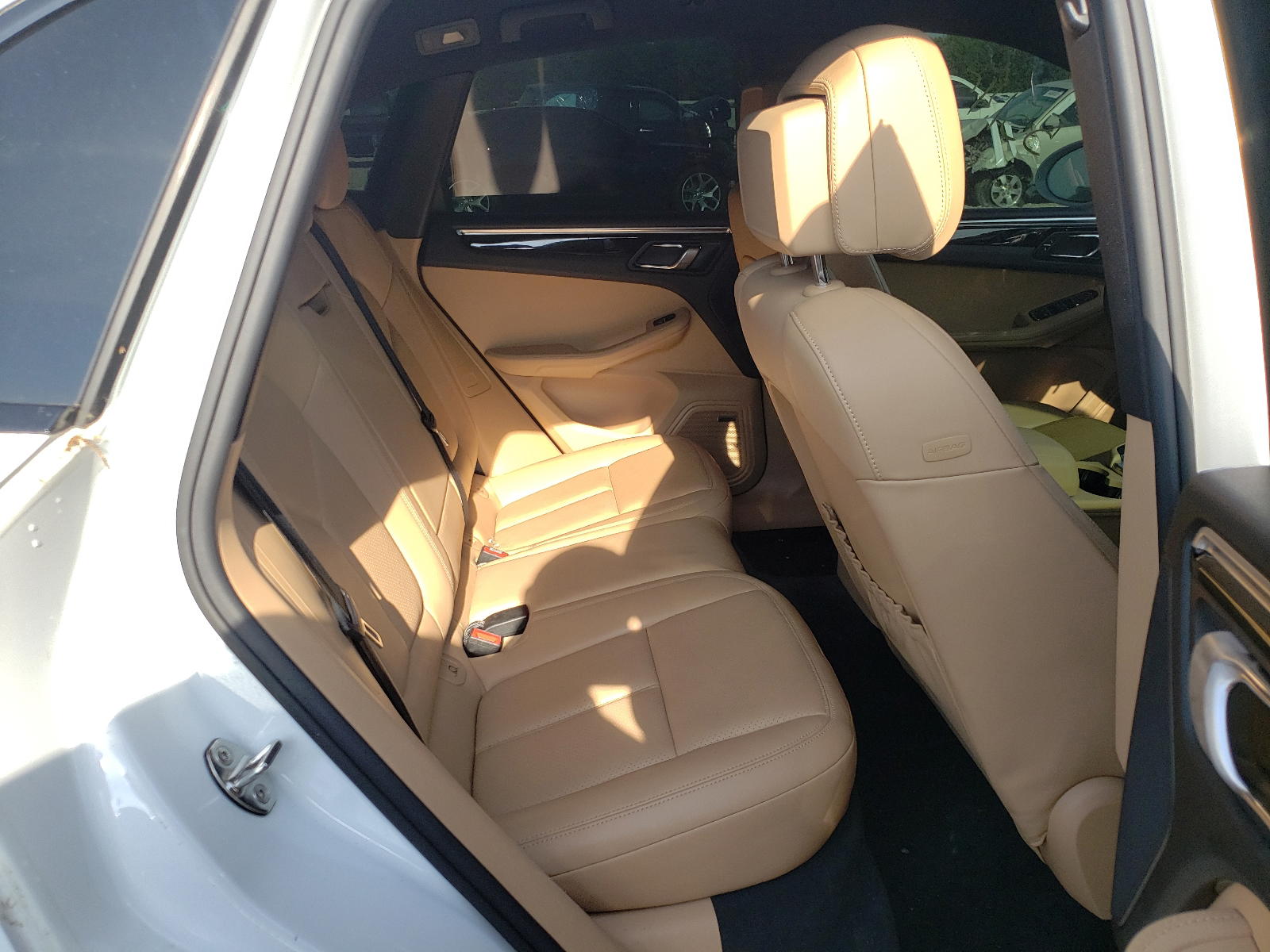 Photo 6 from auction – 2017 PORSCHE MACAN with VIN WP1AA2A50HL001078