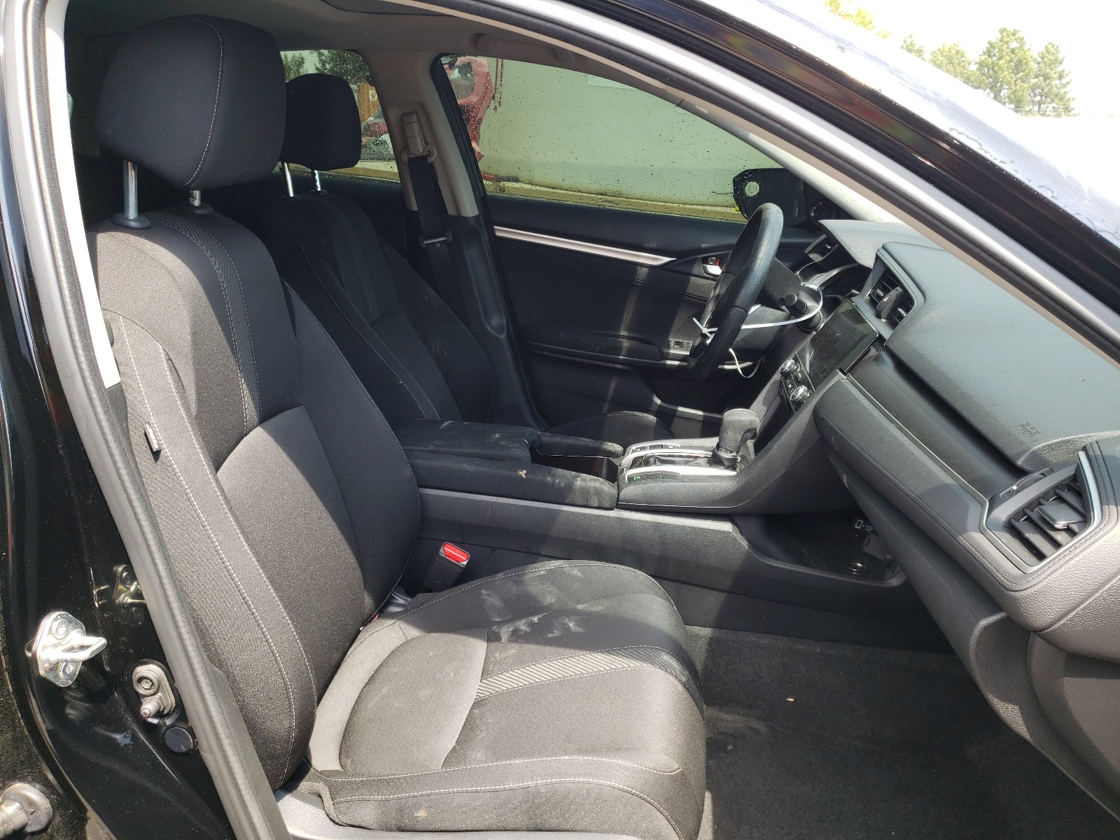 Photo 5 from auction – 2018 HONDA CIVIC EX with VIN 2HGFC2F88JH021218