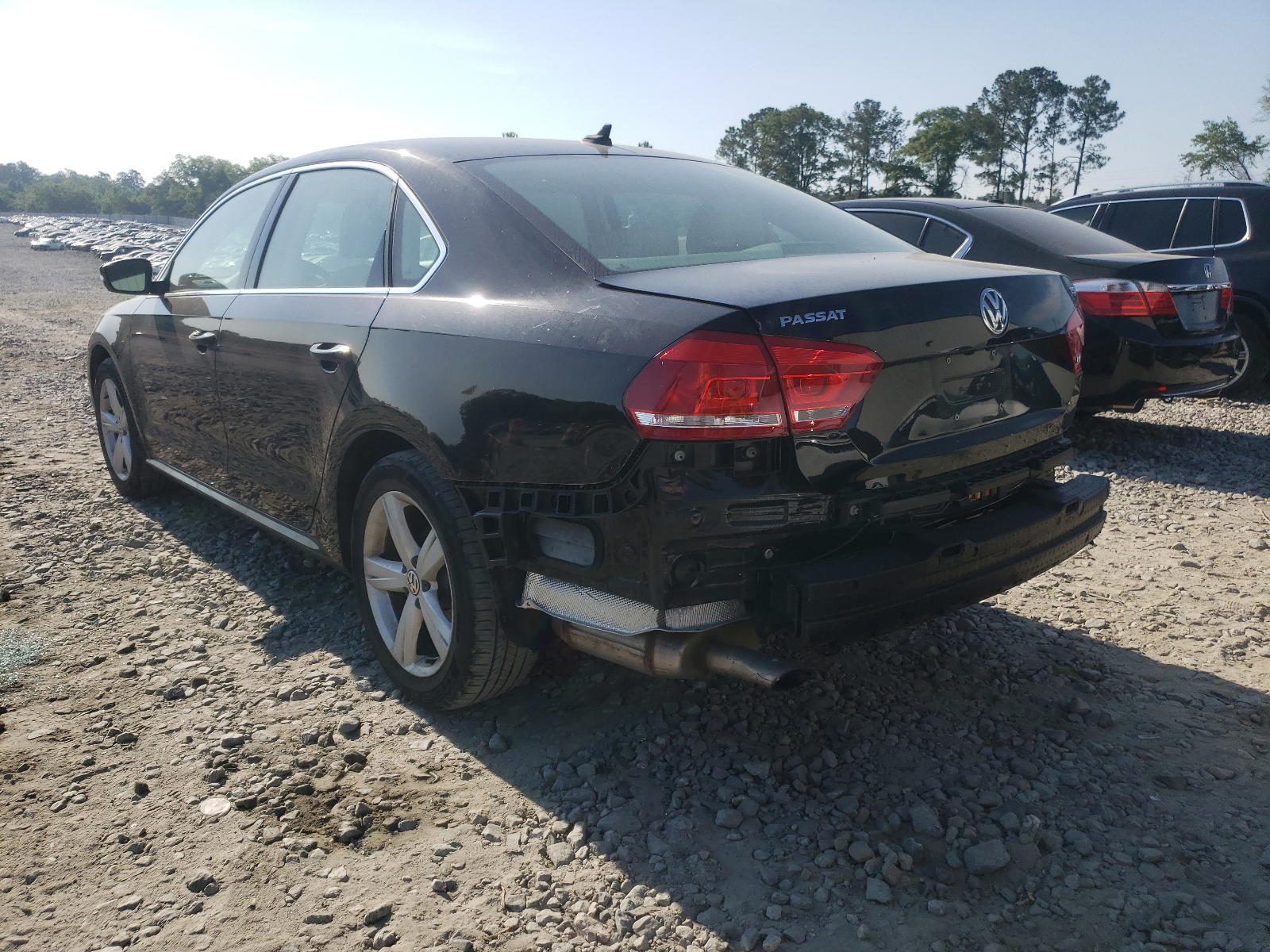 Photo 3 from auction – 2015 VOLKSWAGEN PASSAT S with VIN 1VWAT7A37FC080656