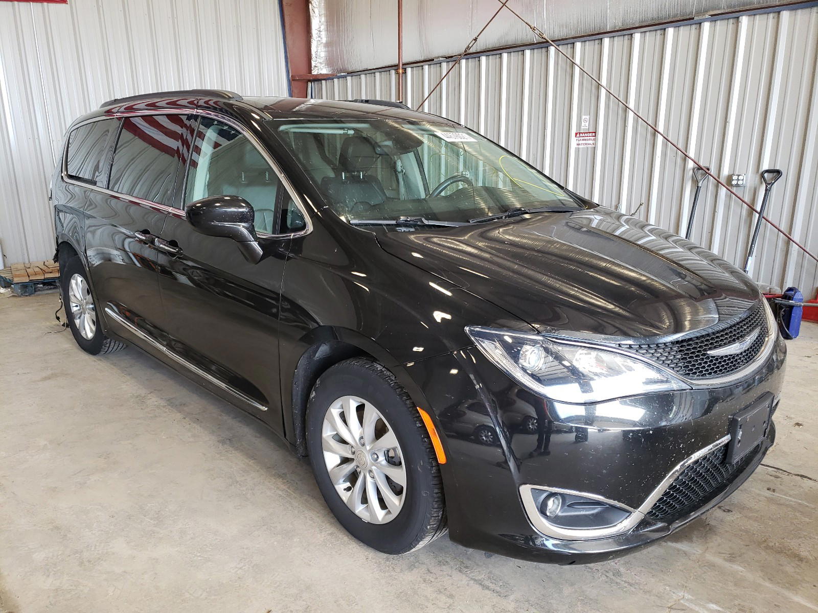 CHRYSLER PACIFICA T 2017 with VIN 2C4RC1BG4HR758018 - Photo from auction