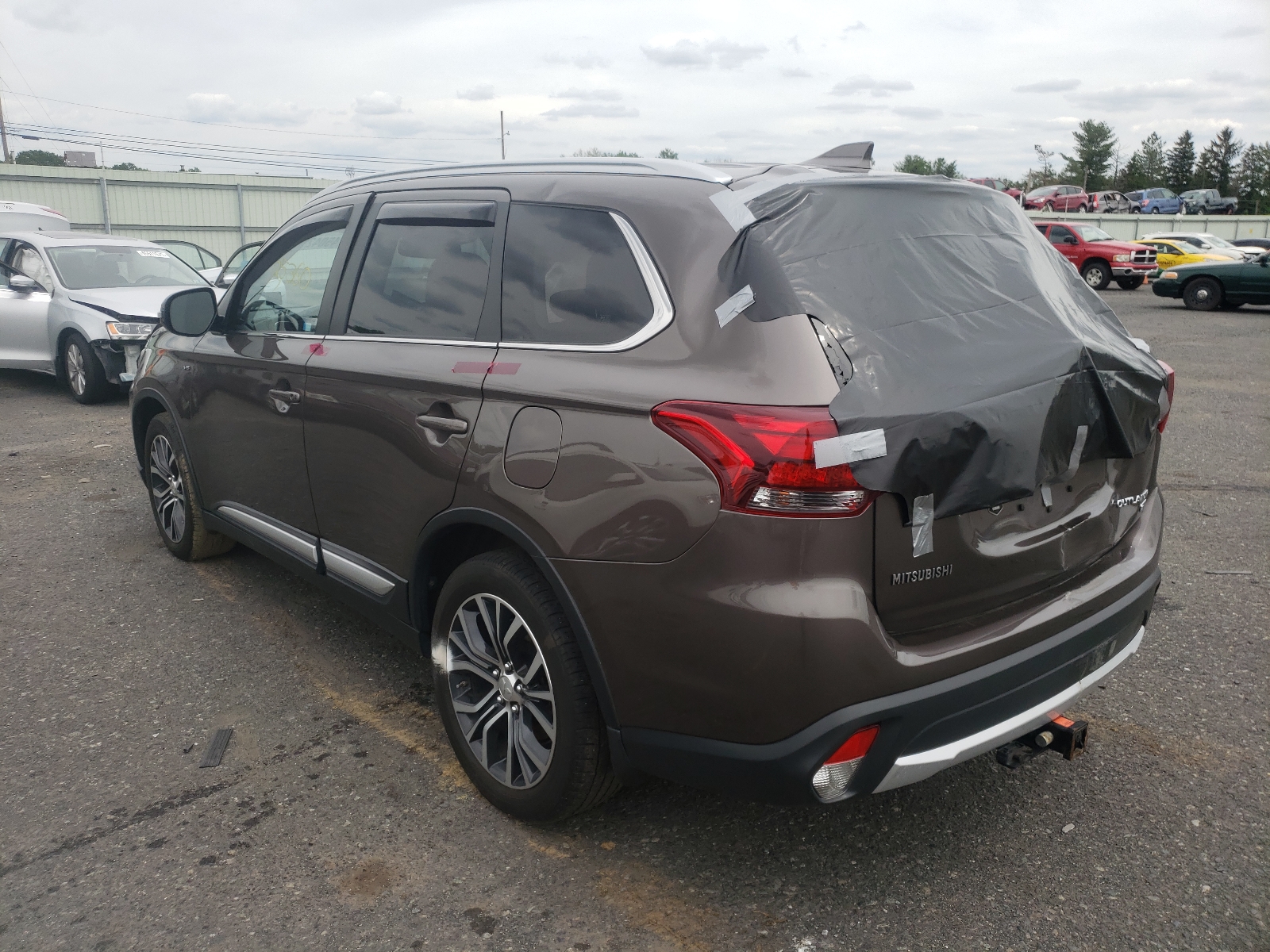 Photo 3 from auction – 2017 MITSUBISHI OUTLANDER with VIN JA4JZ4AX8HZ022228