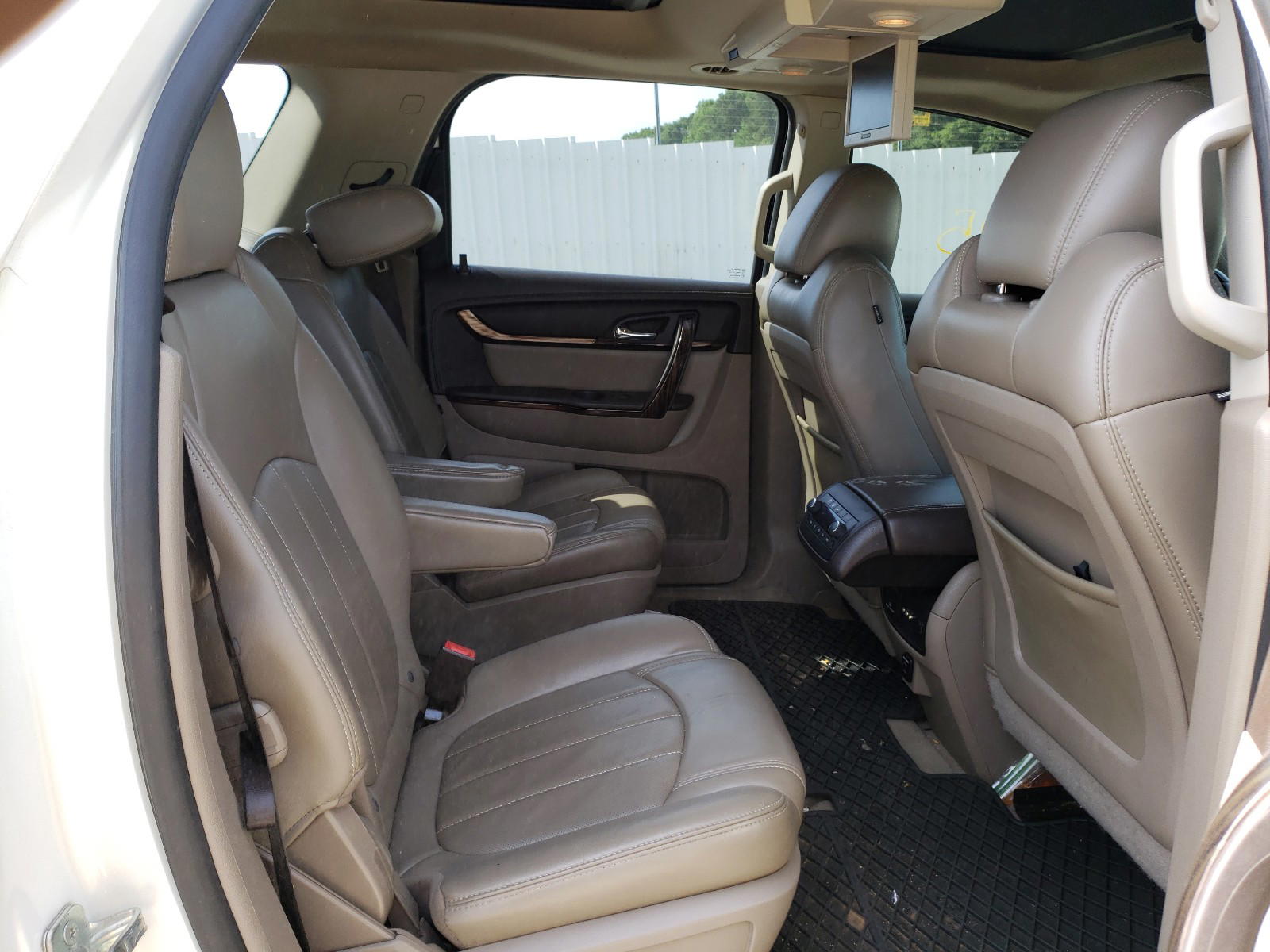 Photo 6 from auction – 2014 GMC ACADIA DEN with VIN 1GKKVTKD0EJ287549