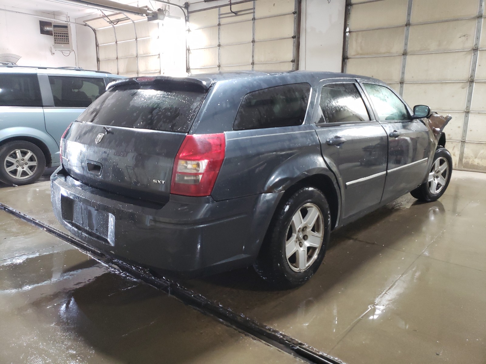 Photo 4 from auction – 2007 DODGE MAGNUM SXT with VIN 2D4FV47V77H734938