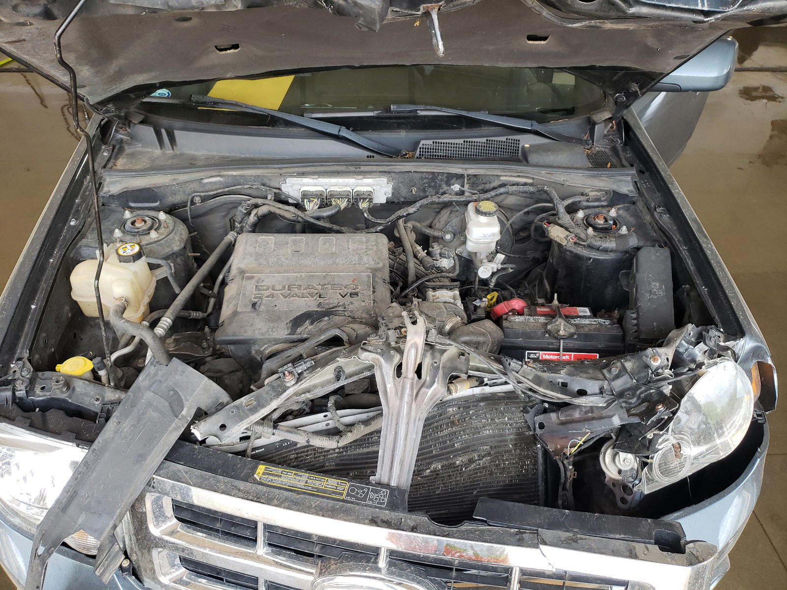 Photo 7 from auction – 2010 FORD ESCAPE LIM with VIN 1FMCU0EG6AKD05737