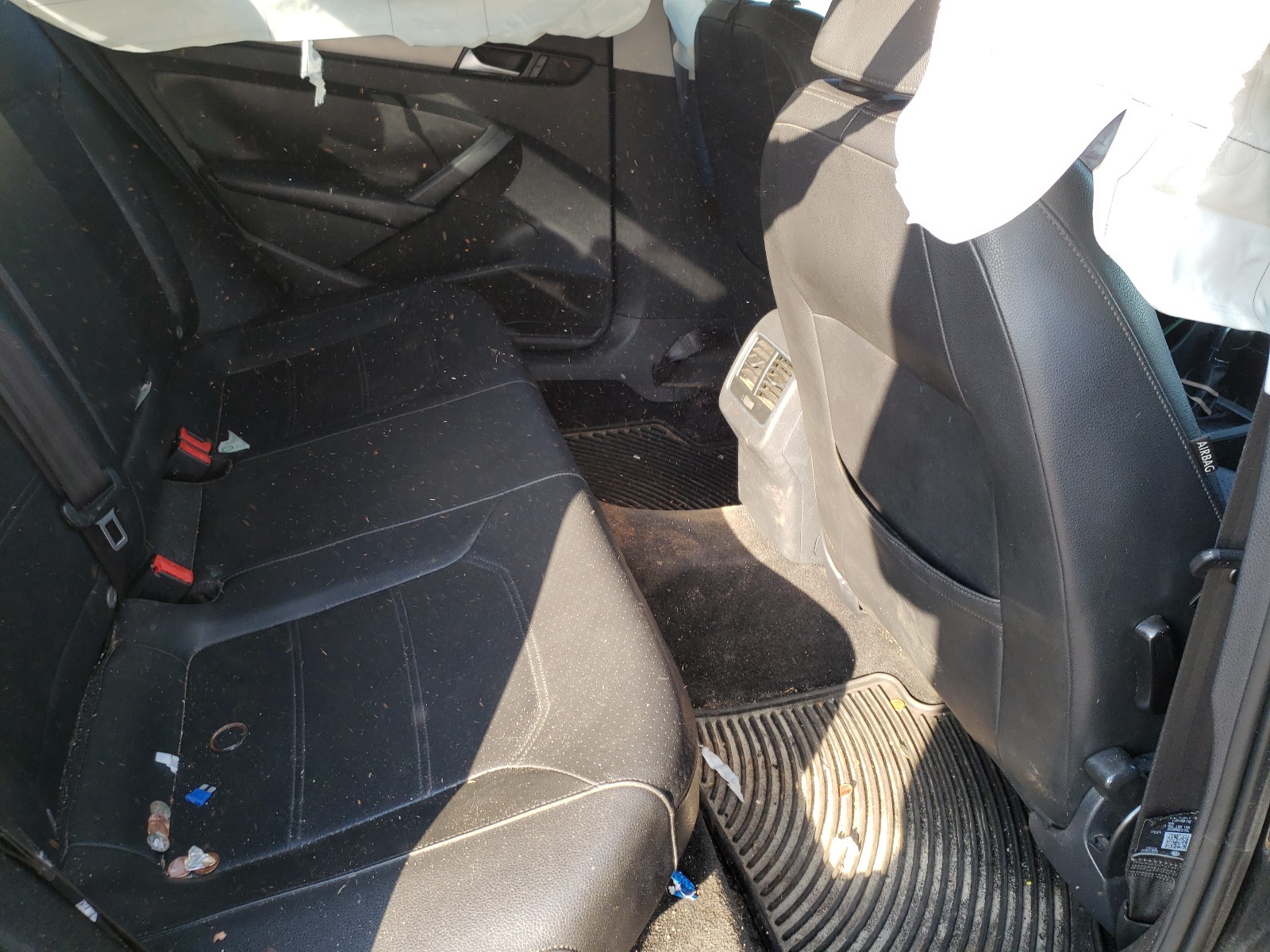 Photo 6 from auction – 2014 VOLKSWAGEN PASSAT SE with VIN 1VWBP7A32EC019688