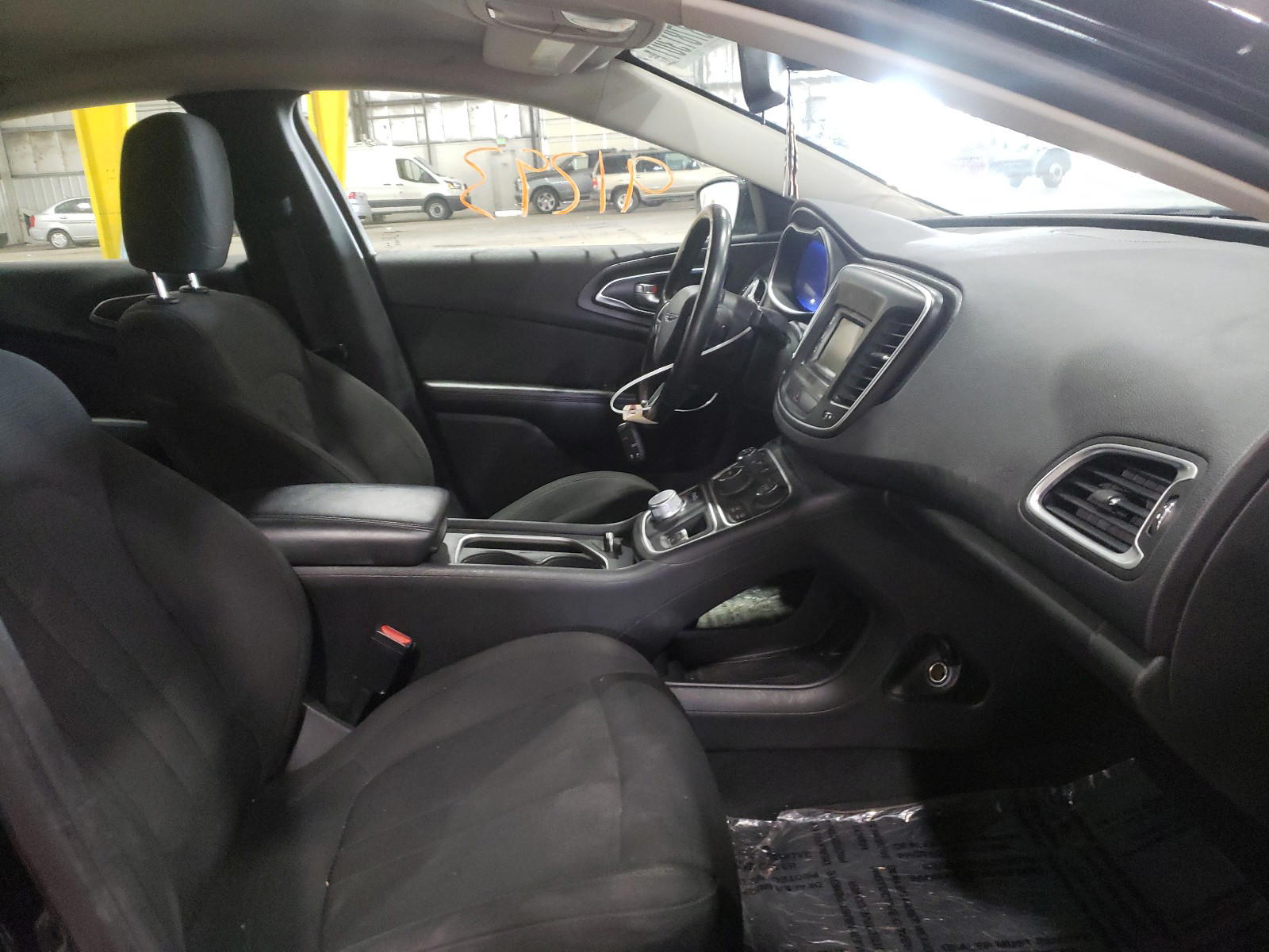 Photo 5 from auction – 2015 CHRYSLER 200 LIMITE with VIN 1C3CCCAB7FN692229
