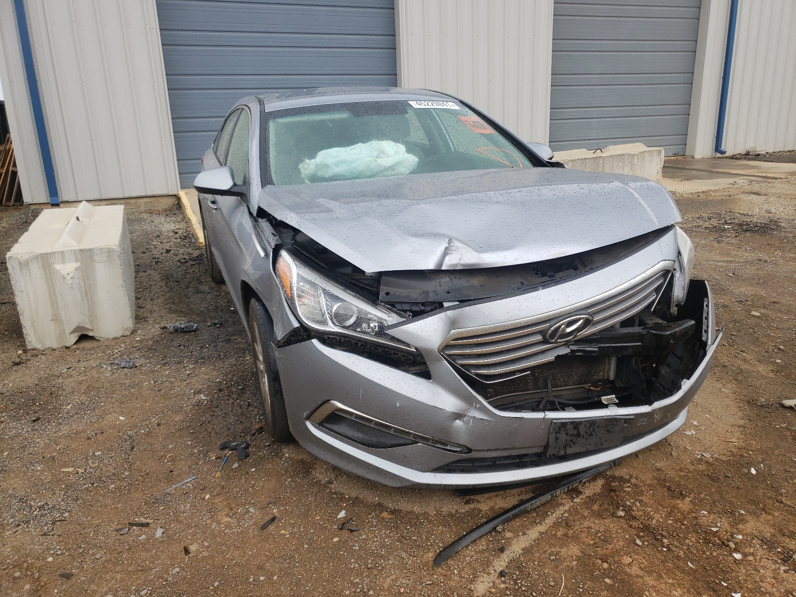 HYUNDAI SONATA SE 2015 with VIN 5NPE24AF6FH130645 - Photo from auction