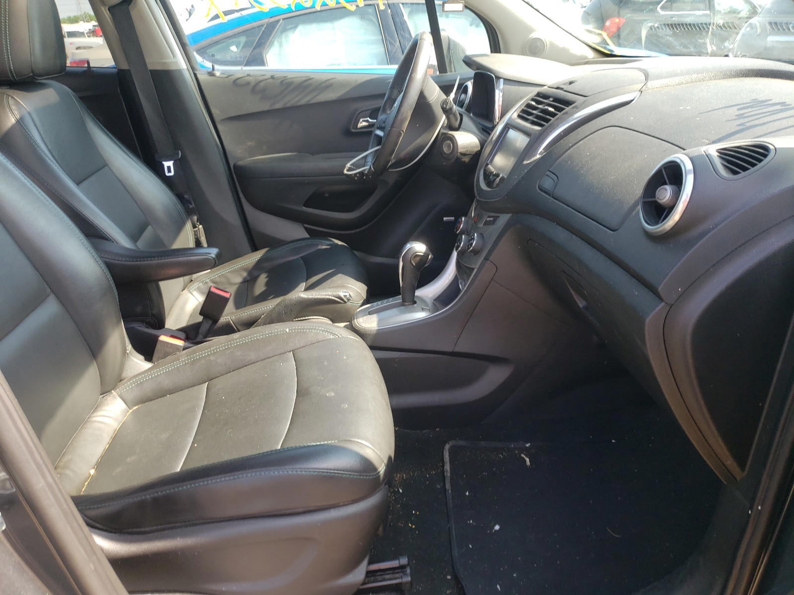 Photo 5 from auction – 2016 CHEVROLET TRAX LTZ with VIN 3GNCJMSB6GL216424