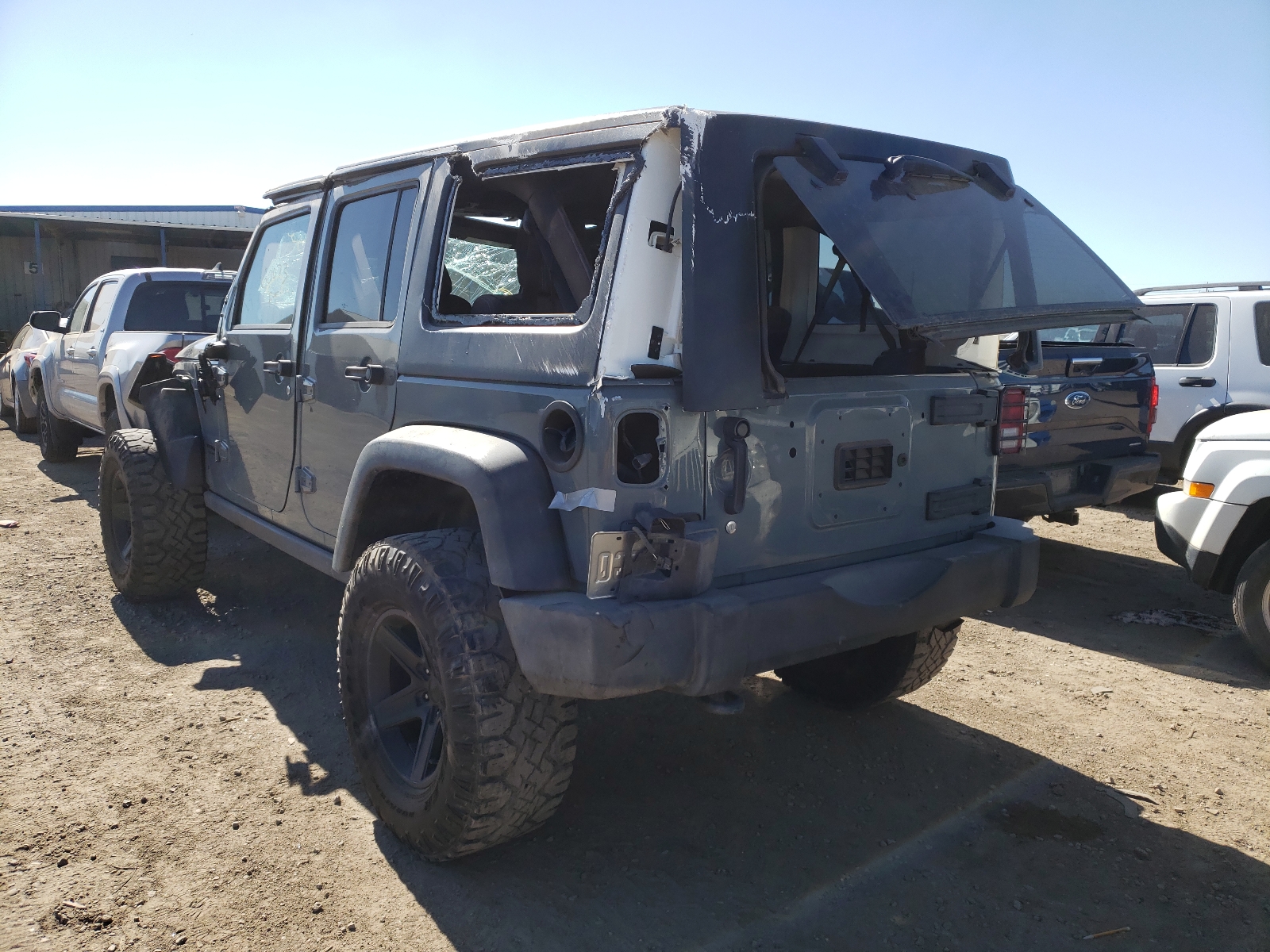 Photo 3 from auction – 2014 JEEP WRANGLER U with VIN 1C4HJWFG1EL108429