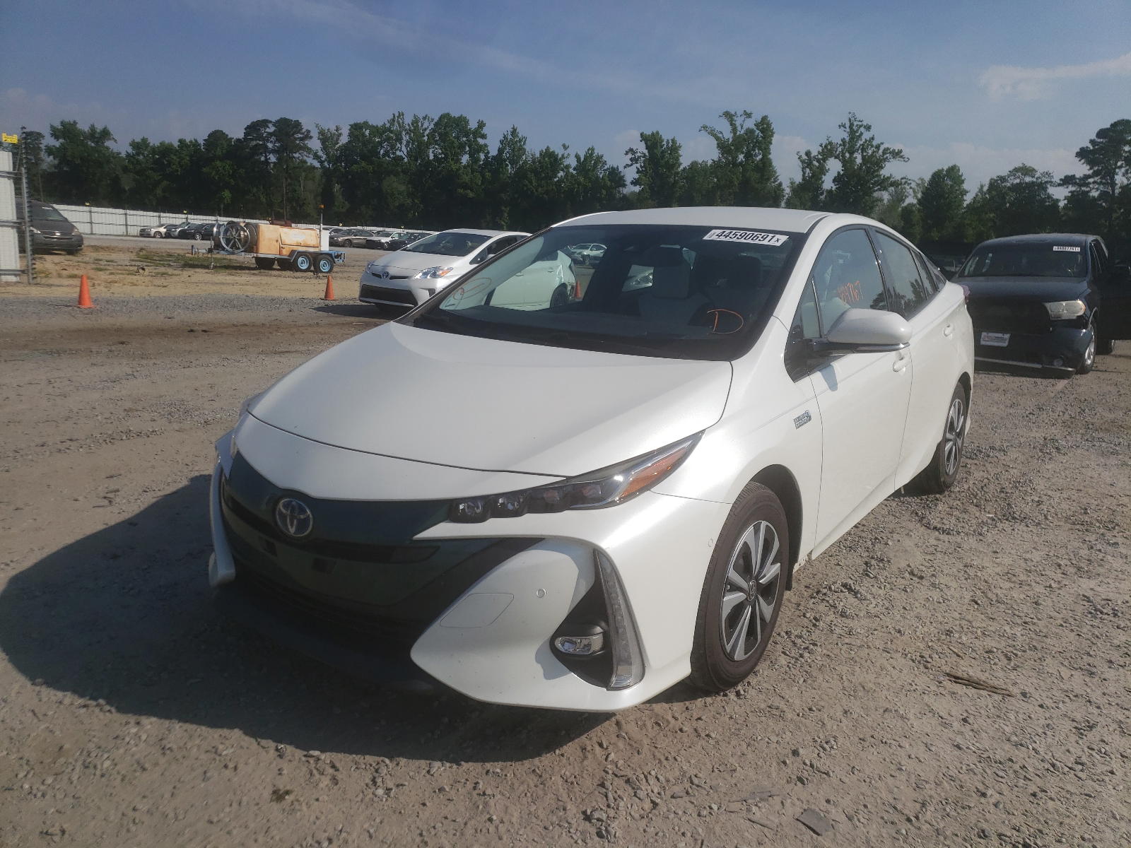 Photo 2 from auction – 2017 TOYOTA PRIUS PRIM with VIN JTDKARFP1H3000355