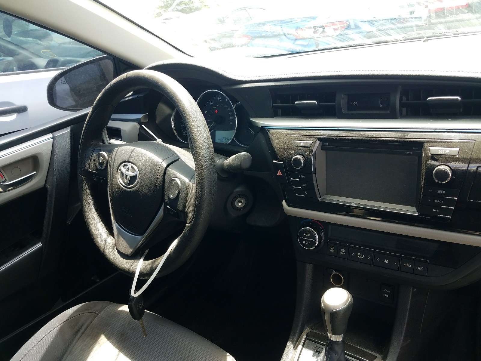 Photo 9 from auction – 2015 TOYOTA COROLLA L with VIN 5YFBURHE4FP357648