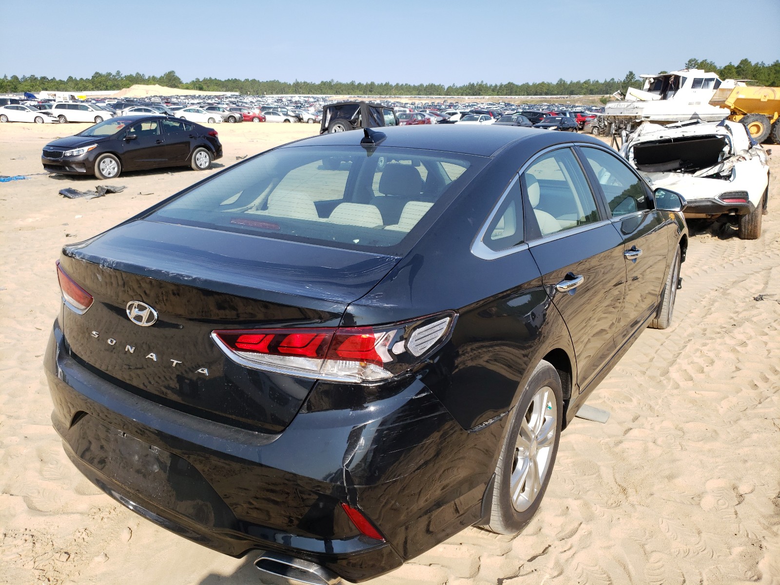 Photo 4 from auction – 2019 HYUNDAI SONATA LIM with VIN 5NPE34AF2KH782038