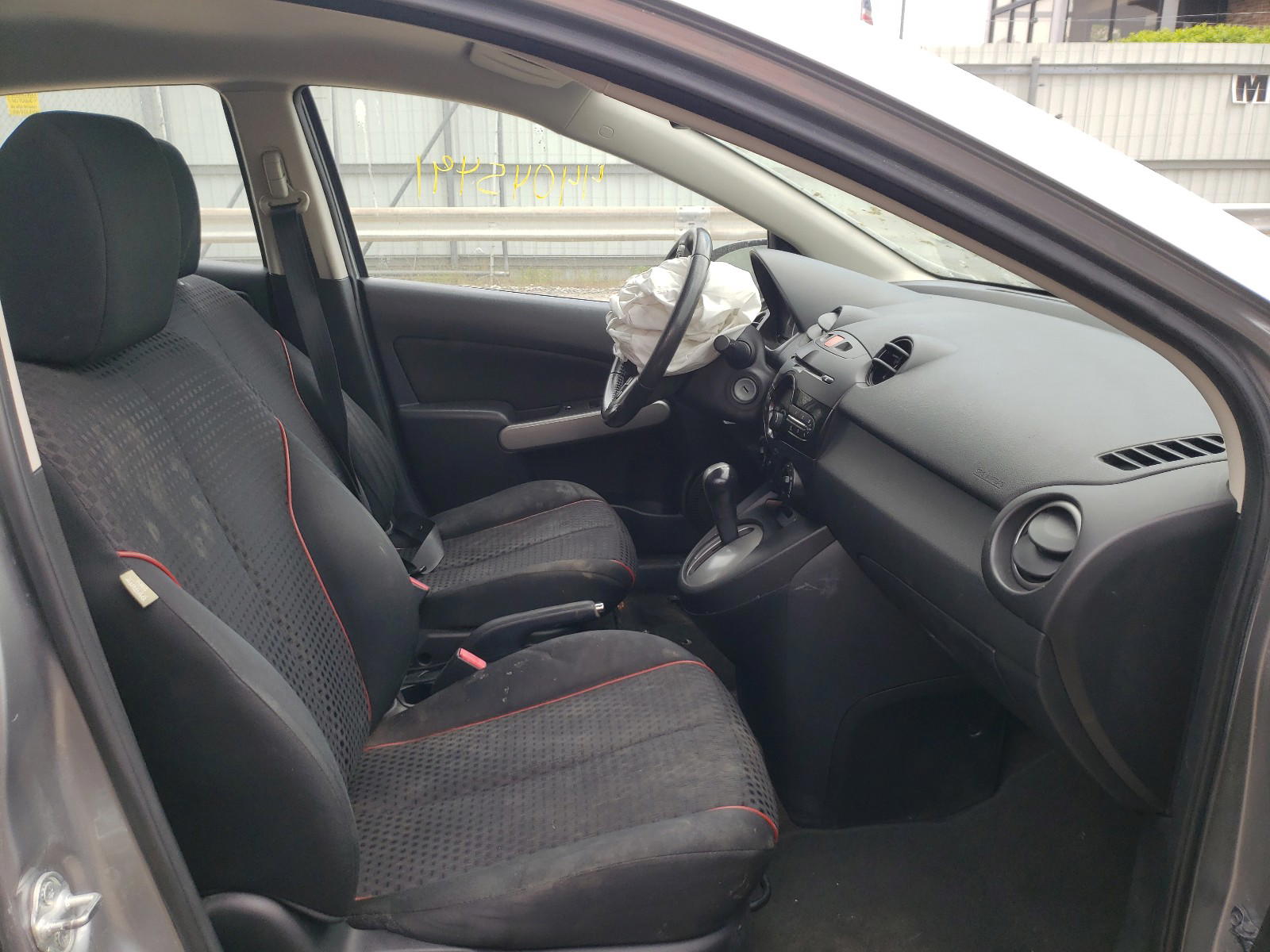 Photo 5 from auction – 2013 MAZDA MAZDA2 with VIN JM1DE1LZXD0163053