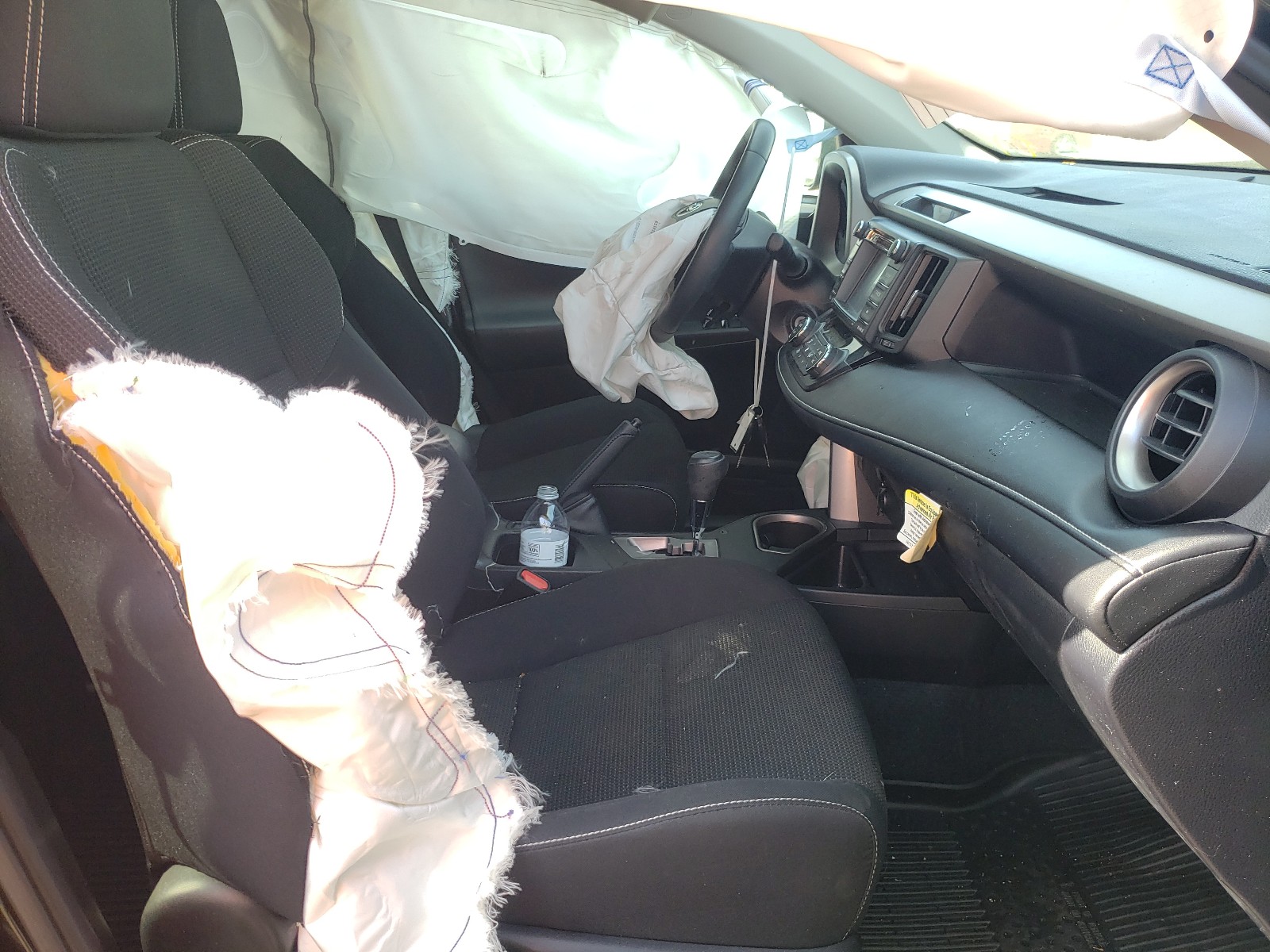 Photo 5 from auction – 2017 TOYOTA RAV4 XLE with VIN 2T3RFREV2HW612268