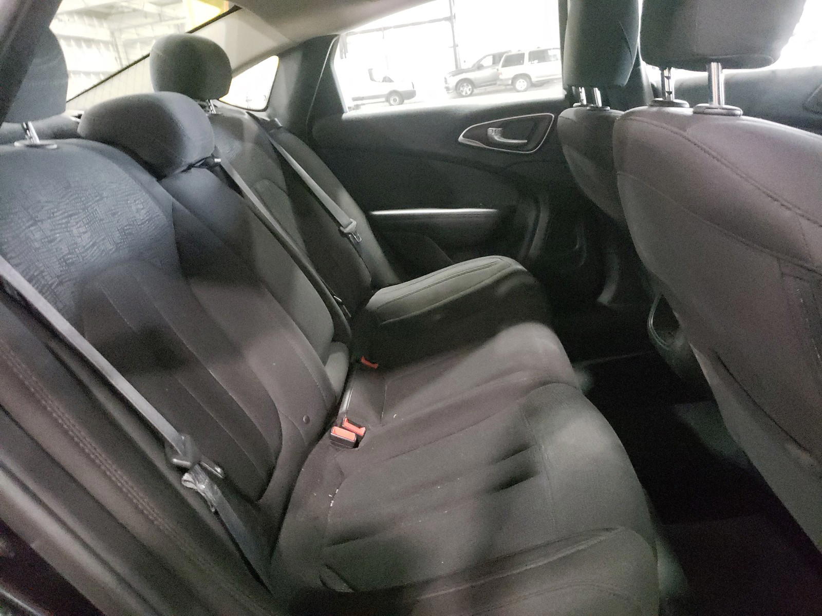 Photo 6 from auction – 2015 CHRYSLER 200 LIMITE with VIN 1C3CCCAB7FN692229