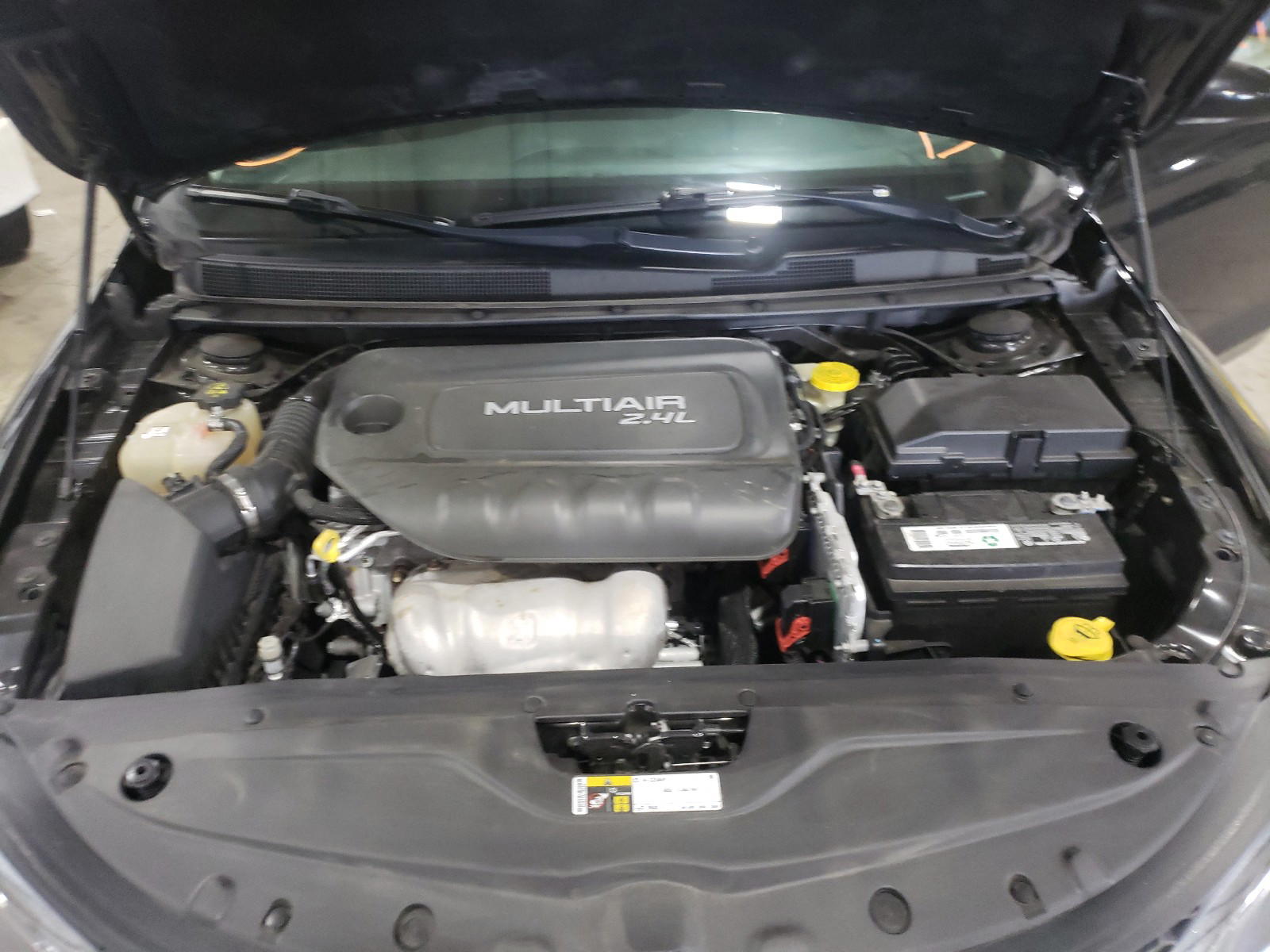 Photo 7 from auction – 2015 CHRYSLER 200 LIMITE with VIN 1C3CCCAB7FN692229