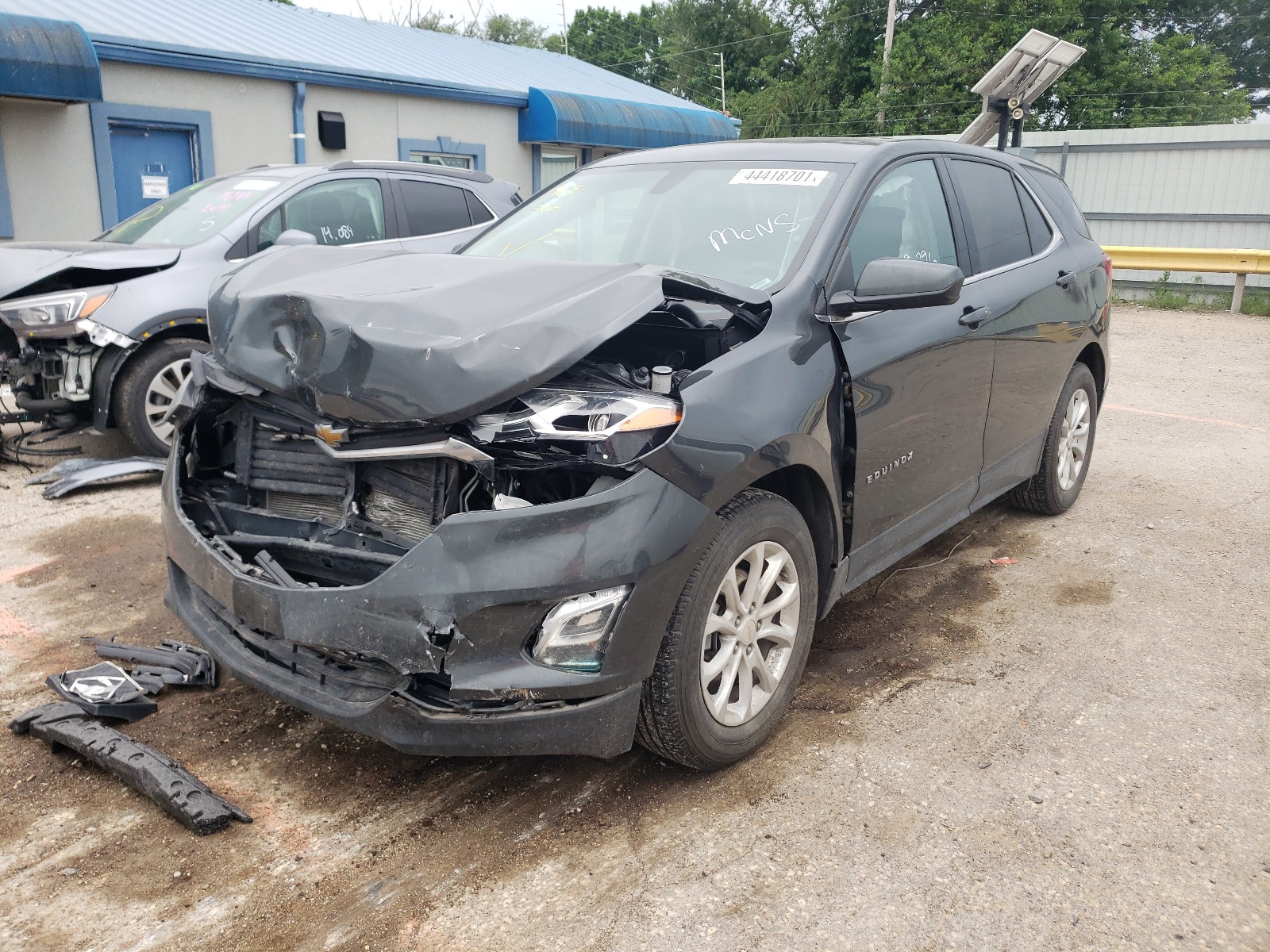 Photo 2 from auction – 2019 CHEVROLET EQUINOX LT with VIN 2GNAXKEV4K6211087