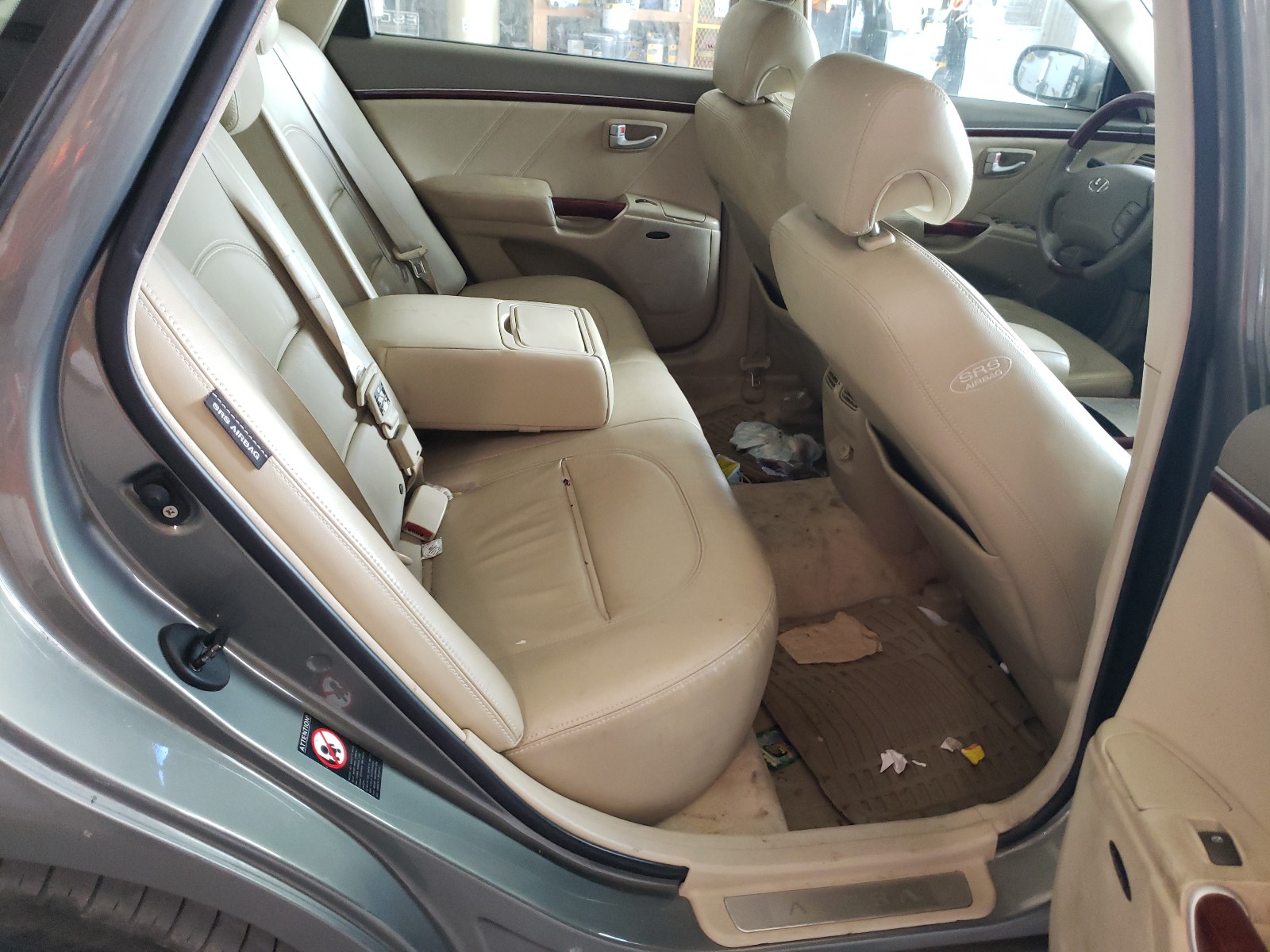 Photo 6 from auction – 2006 HYUNDAI AZERA SE with VIN KMHFC46F86A106893