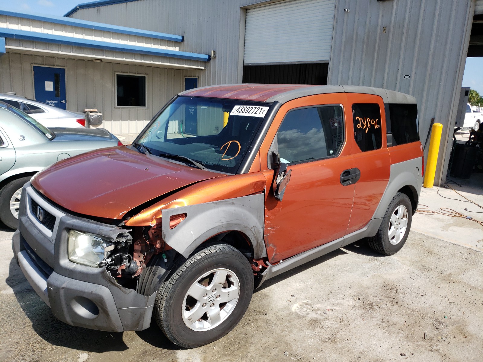 Photo 2 from auction – 2004 HONDA ELEMENT EX with VIN 5J6YH18584L011120