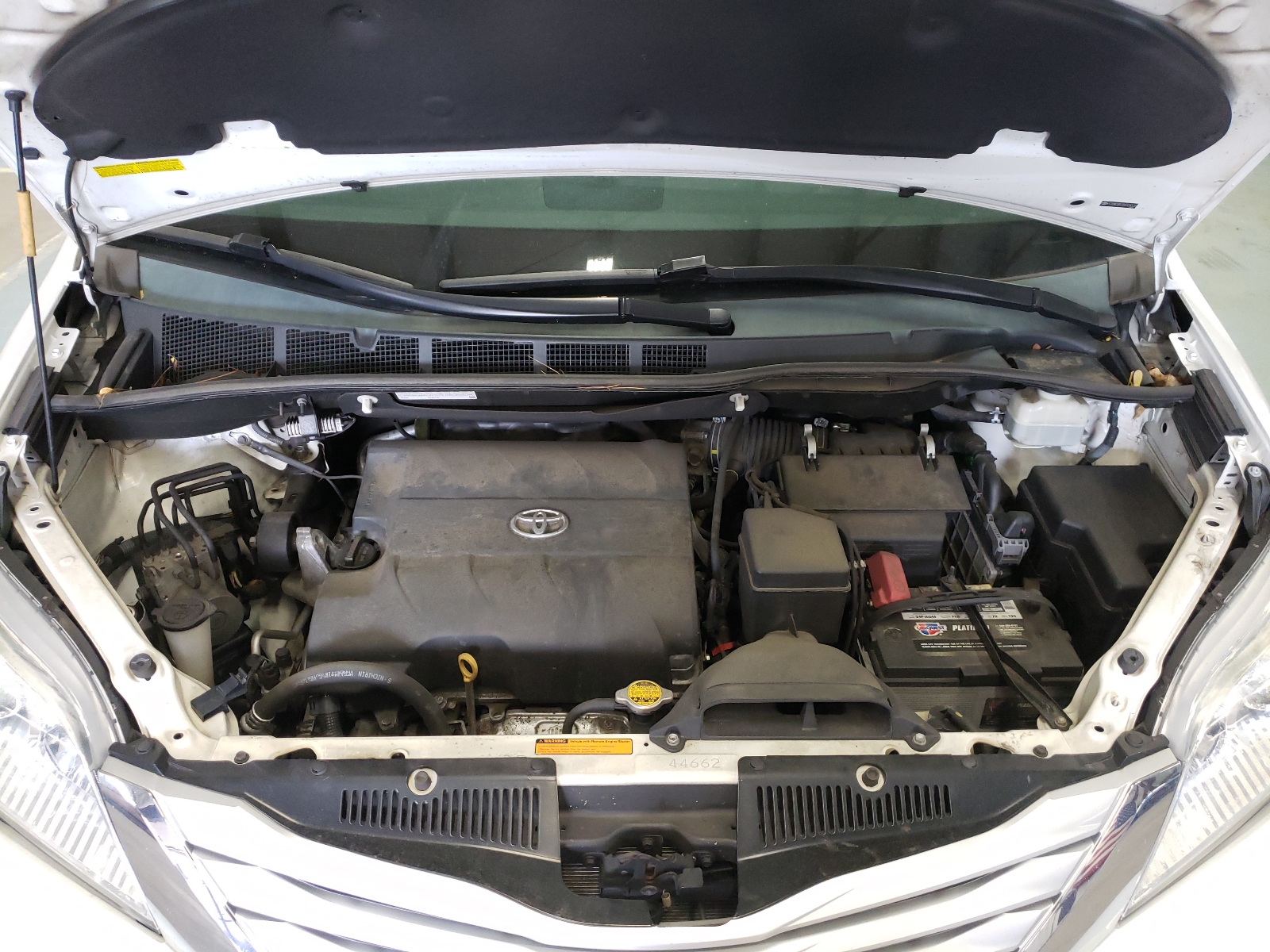 Photo 7 from auction – 2013 TOYOTA SIENNA XLE with VIN 5TDYK3DC2DS324539