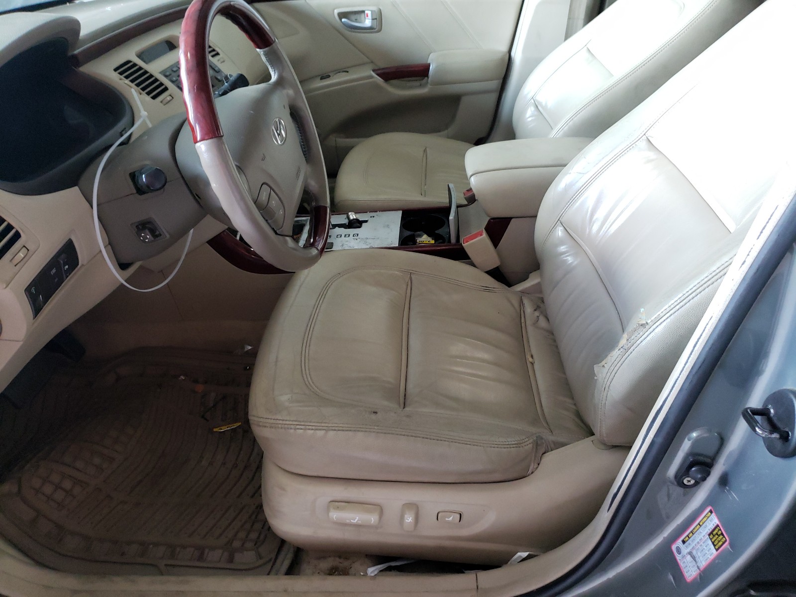 Photo 5 from auction – 2006 HYUNDAI AZERA SE with VIN KMHFC46F86A106893