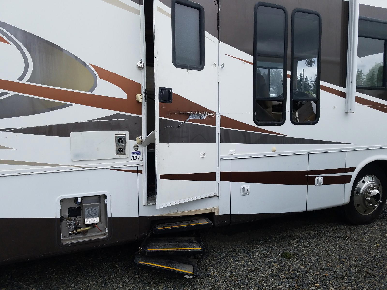 Photo 9 from auction – 2011 FORD F53 with VIN 1F66F5DY3B0A06323